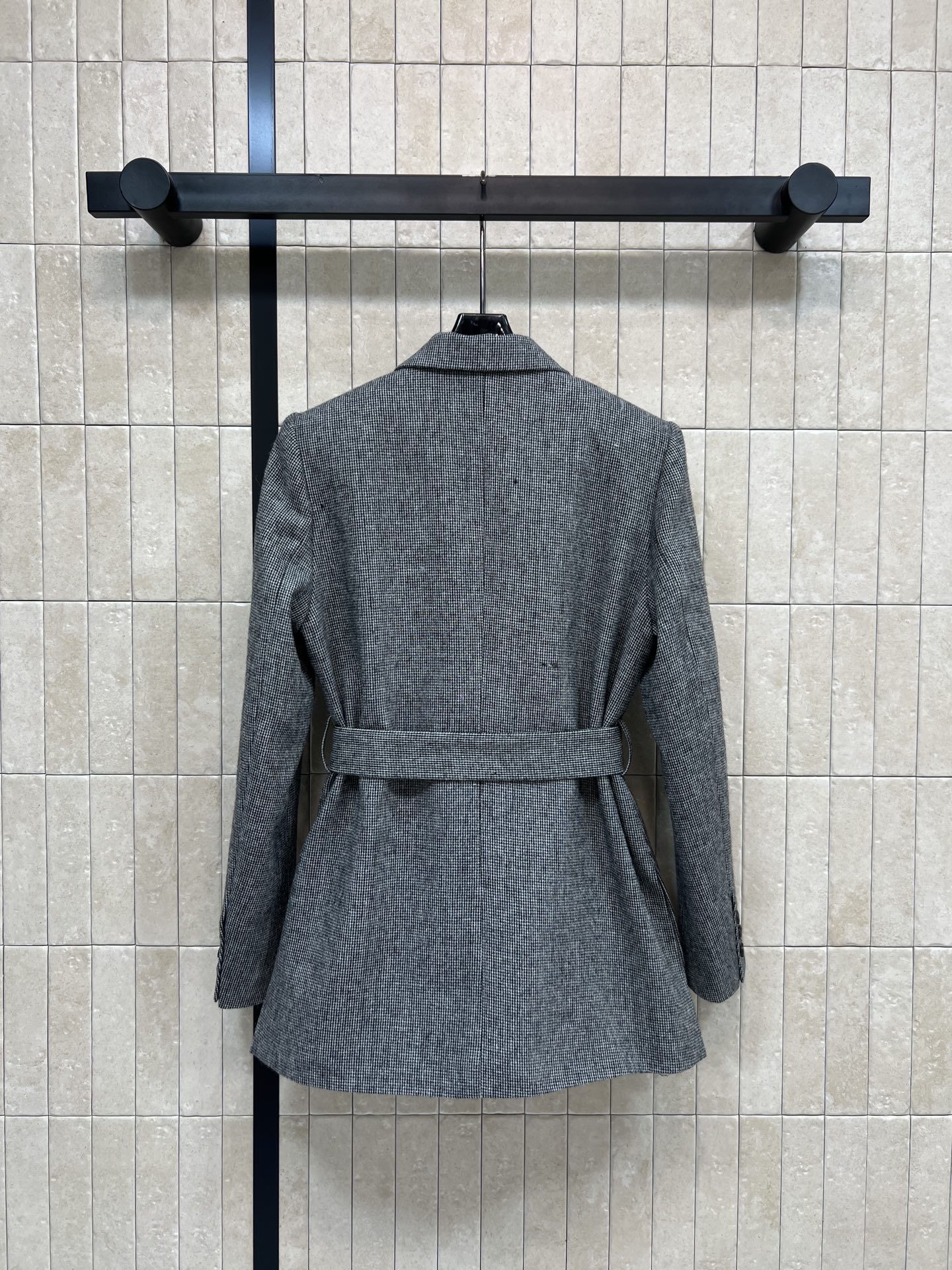 L家 26早春新款 灰色束腰西装外套 羊毛混纺面料 柔软又保暖 秋冬穿超合适！本布腰带束腰 勾勒腰线 显