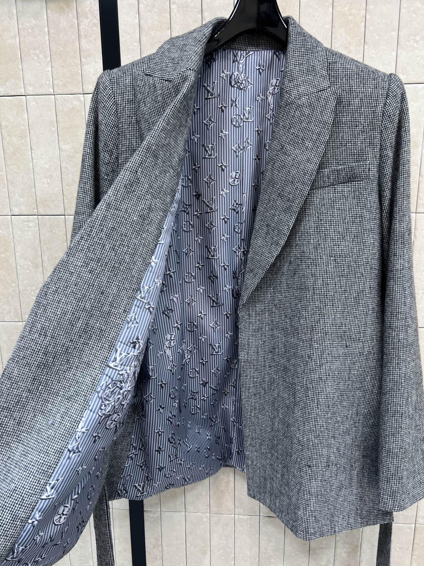 L家 26早春新款 灰色束腰西装外套 羊毛混纺面料 柔软又保暖 秋冬穿超合适！本布腰带束腰 勾勒腰线 显