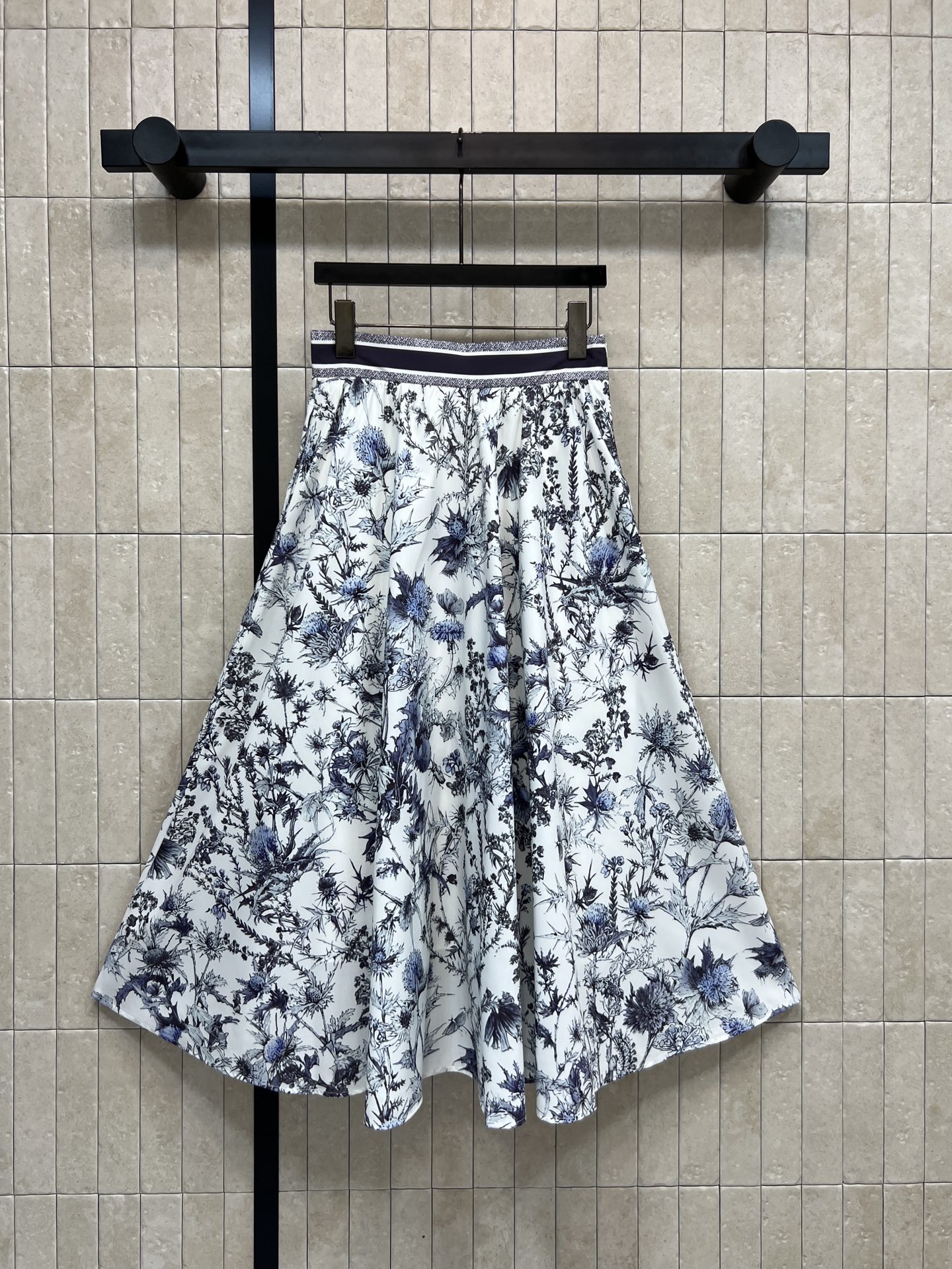 D家 26春夏新款 蓝色花卉印花半身裙 春夏穿超舒服！蓝白花卉印花 清新优雅 满满法式浪漫氛围感 高腰+