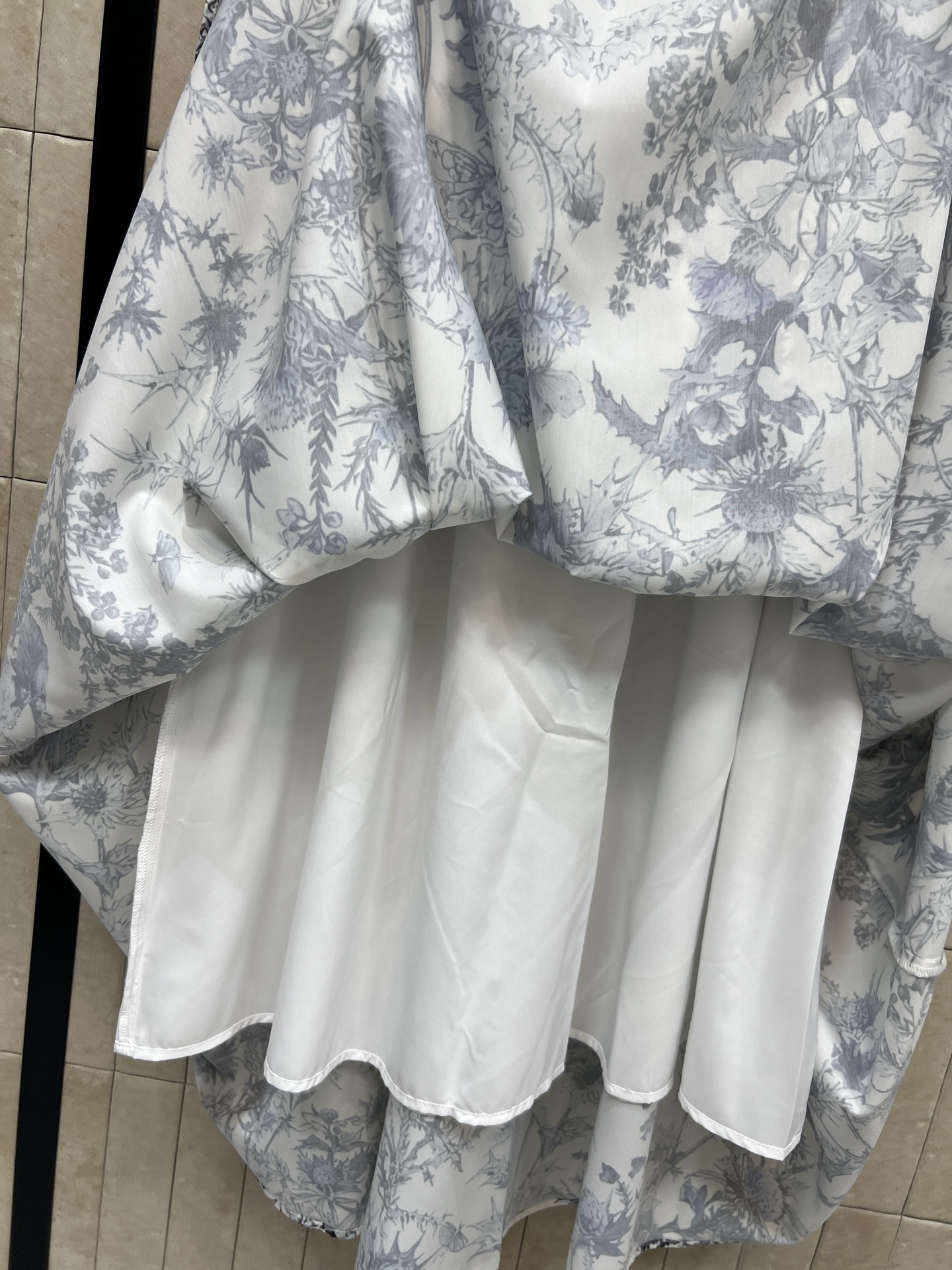 D家 26春夏新款 蓝色花卉印花半身裙 春夏穿超舒服！蓝白花卉印花 清新优雅 满满法式浪漫氛围感 高腰+