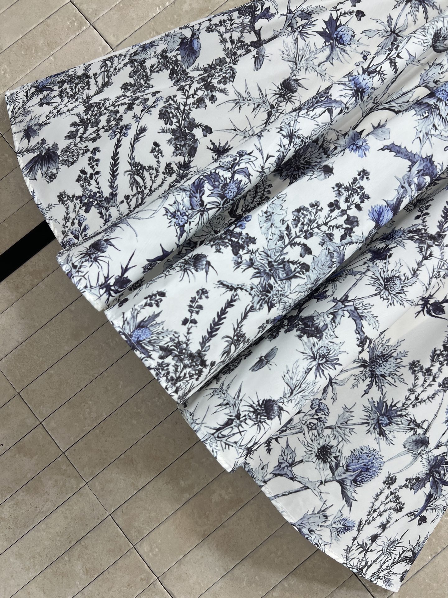 D家 26春夏新款 蓝色花卉印花半身裙 春夏穿超舒服！蓝白花卉印花 清新优雅 满满法式浪漫氛围感 高腰+