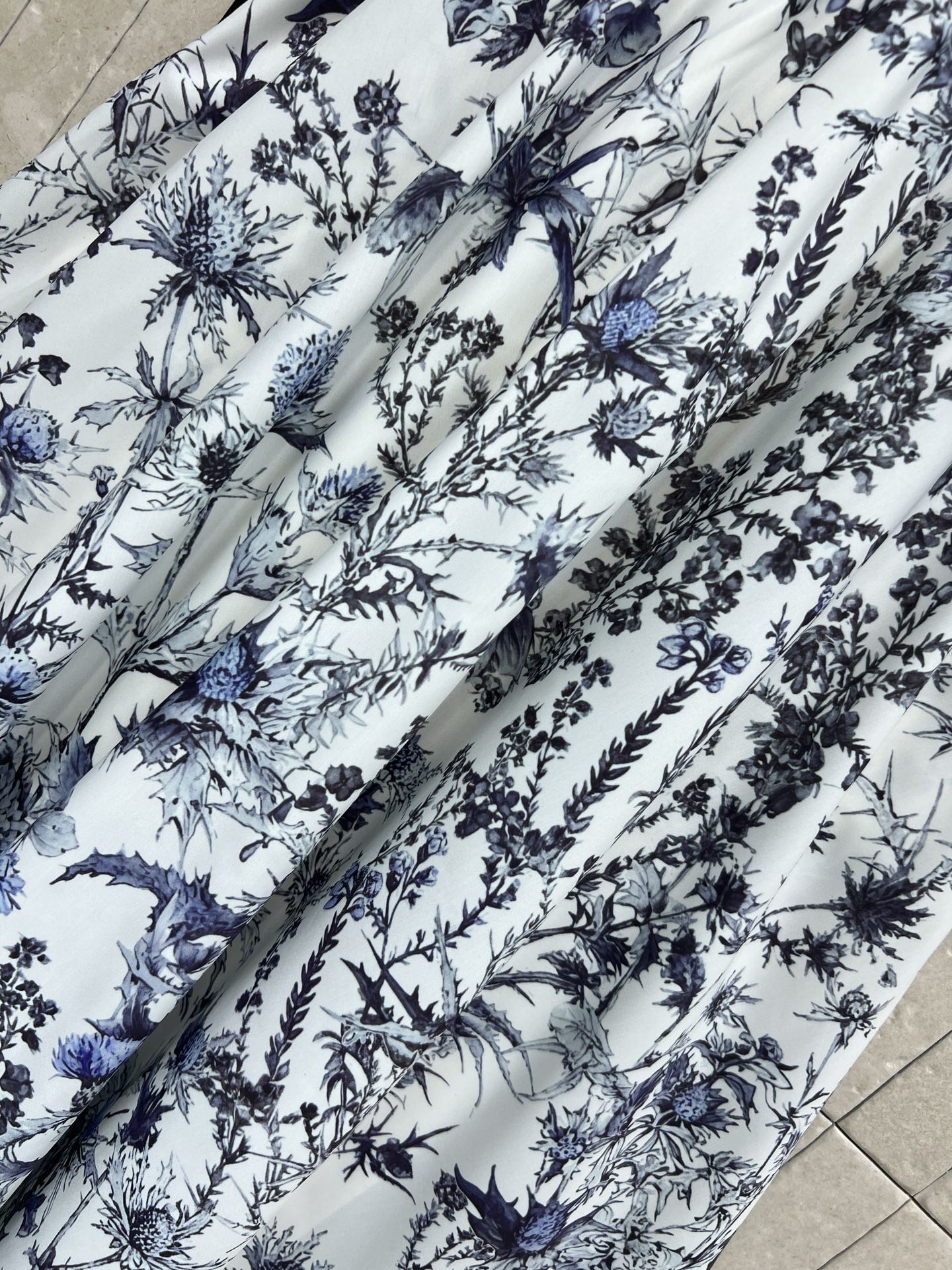 D家 26春夏新款 蓝色花卉印花半身裙 春夏穿超舒服！蓝白花卉印花 清新优雅 满满法式浪漫氛围感 高腰+