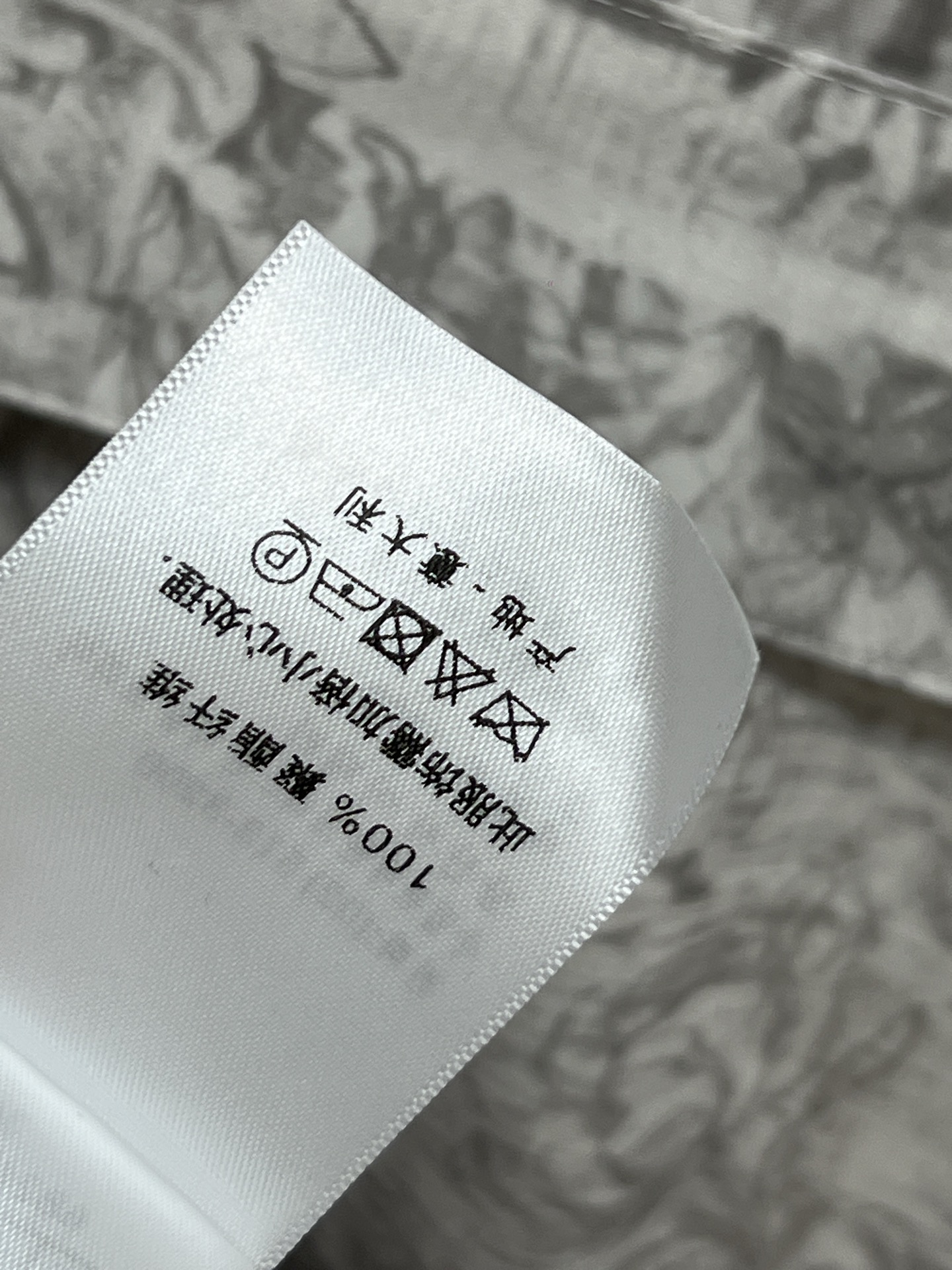 D家 26春夏新款 灰色复古印花短袖连衣裙 衬式短袖长裤连衣裙 轻薄透气面料 夏天穿超舒服！复古印花+立