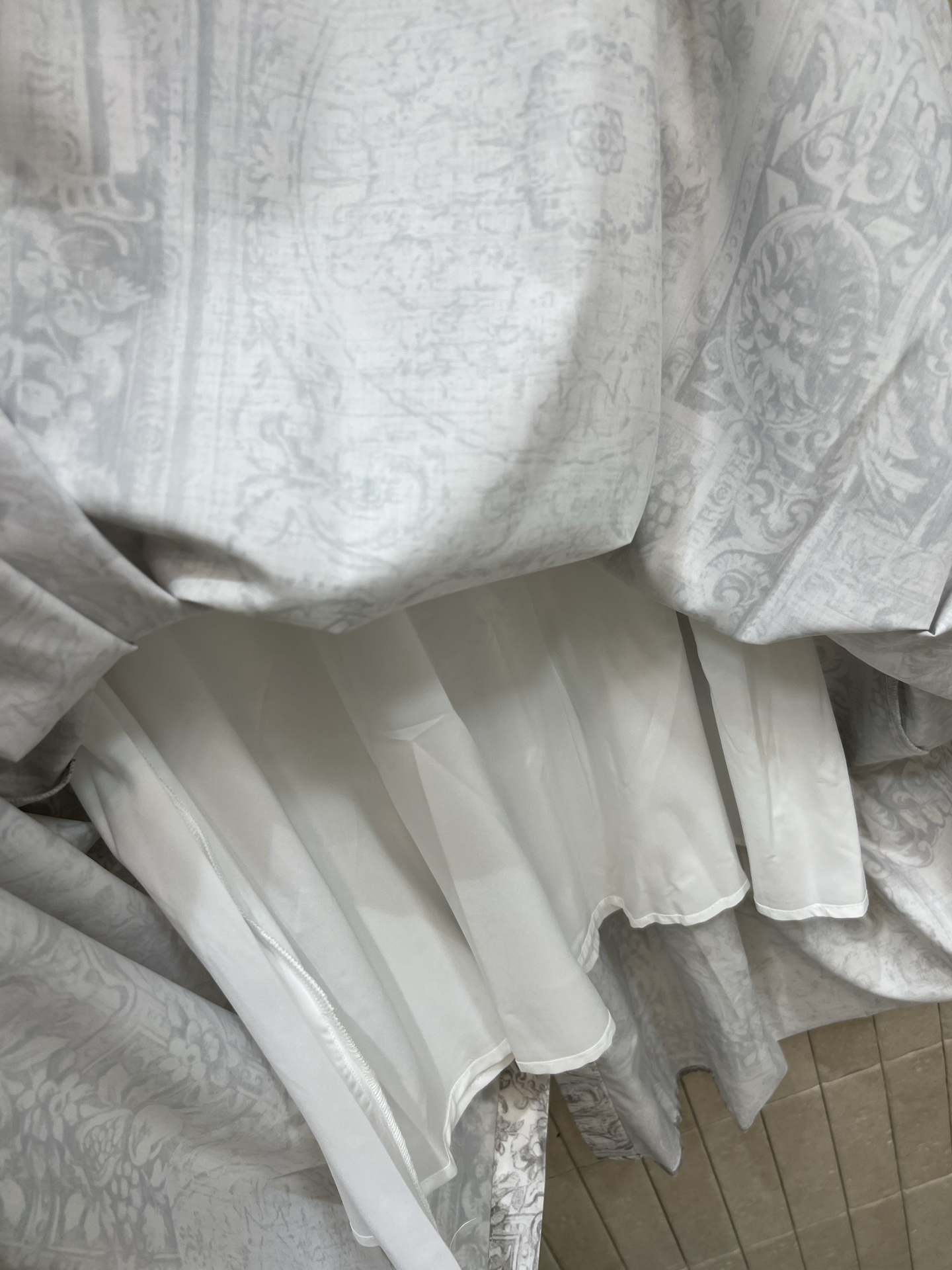 D家 26春夏新款 灰色复古印花短袖连衣裙 衬式短袖长裤连衣裙 轻薄透气面料 夏天穿超舒服！复古印花+立