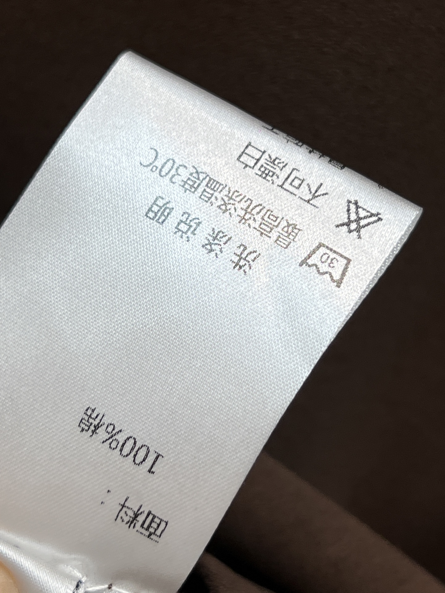 PD家 26春夏新款 珠片三角标刺绣短袖T恤 采用磨毛加厚面料 柔软亲肤 穿着超舒适 胸前三角标珠片刺绣