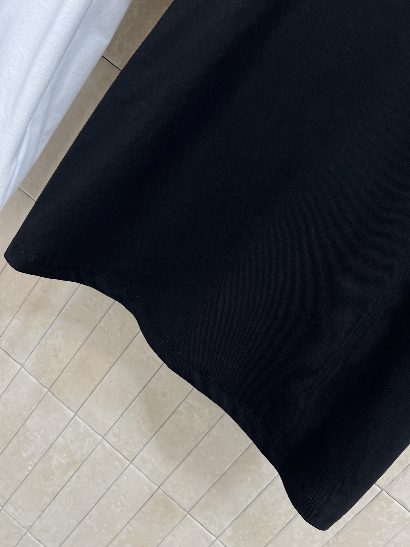 26春夏新款 口袋装饰纯棉短袖T恤 夏天穿超舒服！简约圆领+胸前刺绣装饰小口袋 实用又有设计感 宽松版型