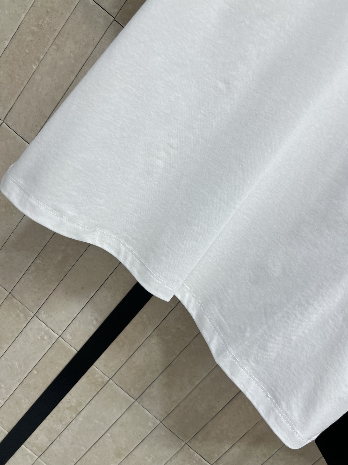 26春夏新款 口袋装饰纯棉短袖T恤 夏天穿超舒服！简约圆领+胸前刺绣装饰小口袋 实用又有设计感 宽松版型