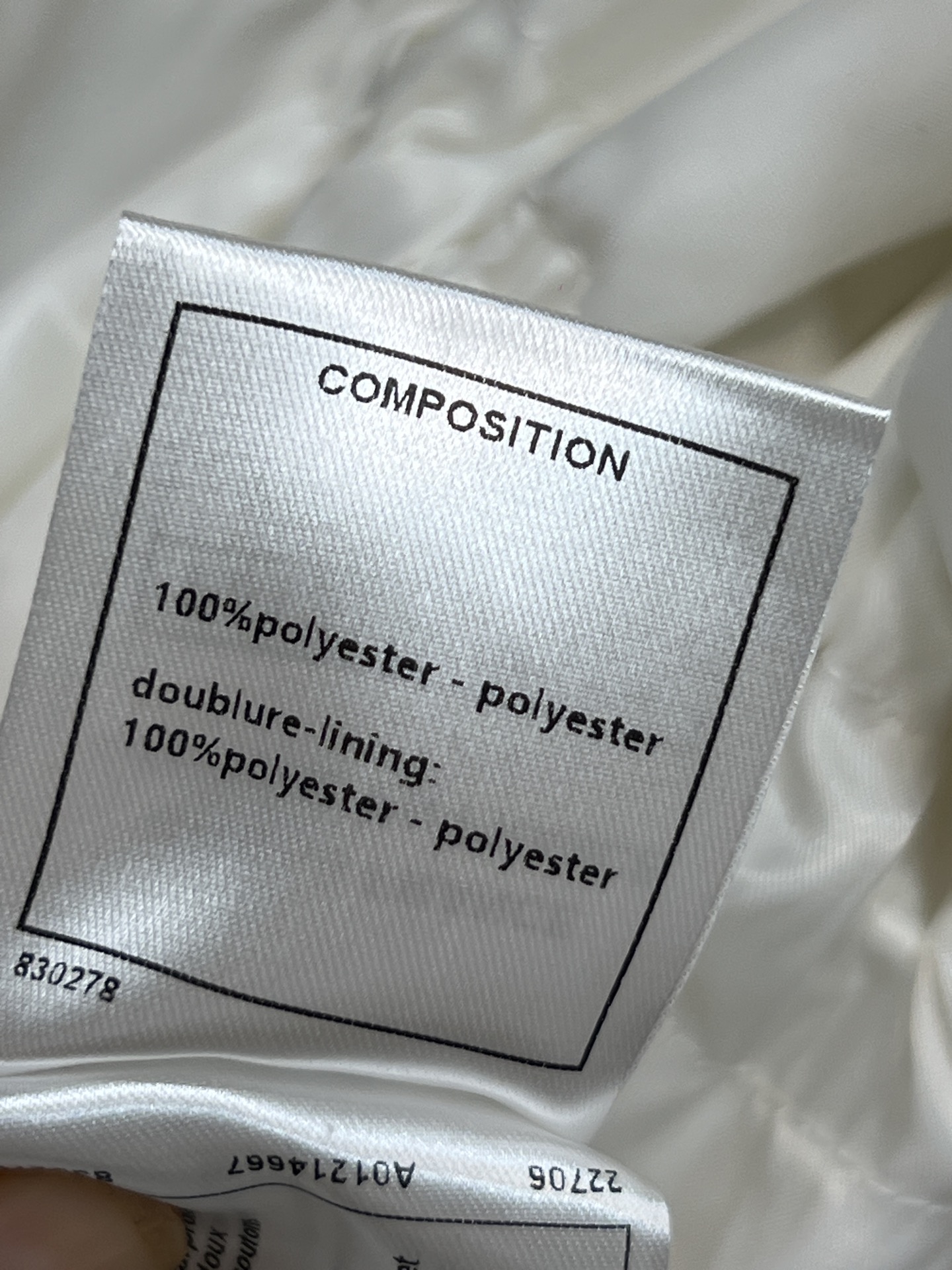 26春夏新款 黑白撞色连帽工装冲锋衣 连帽+抽绳收腰设计 实用又有型！多口袋超能装 日常通勤、户外都OK