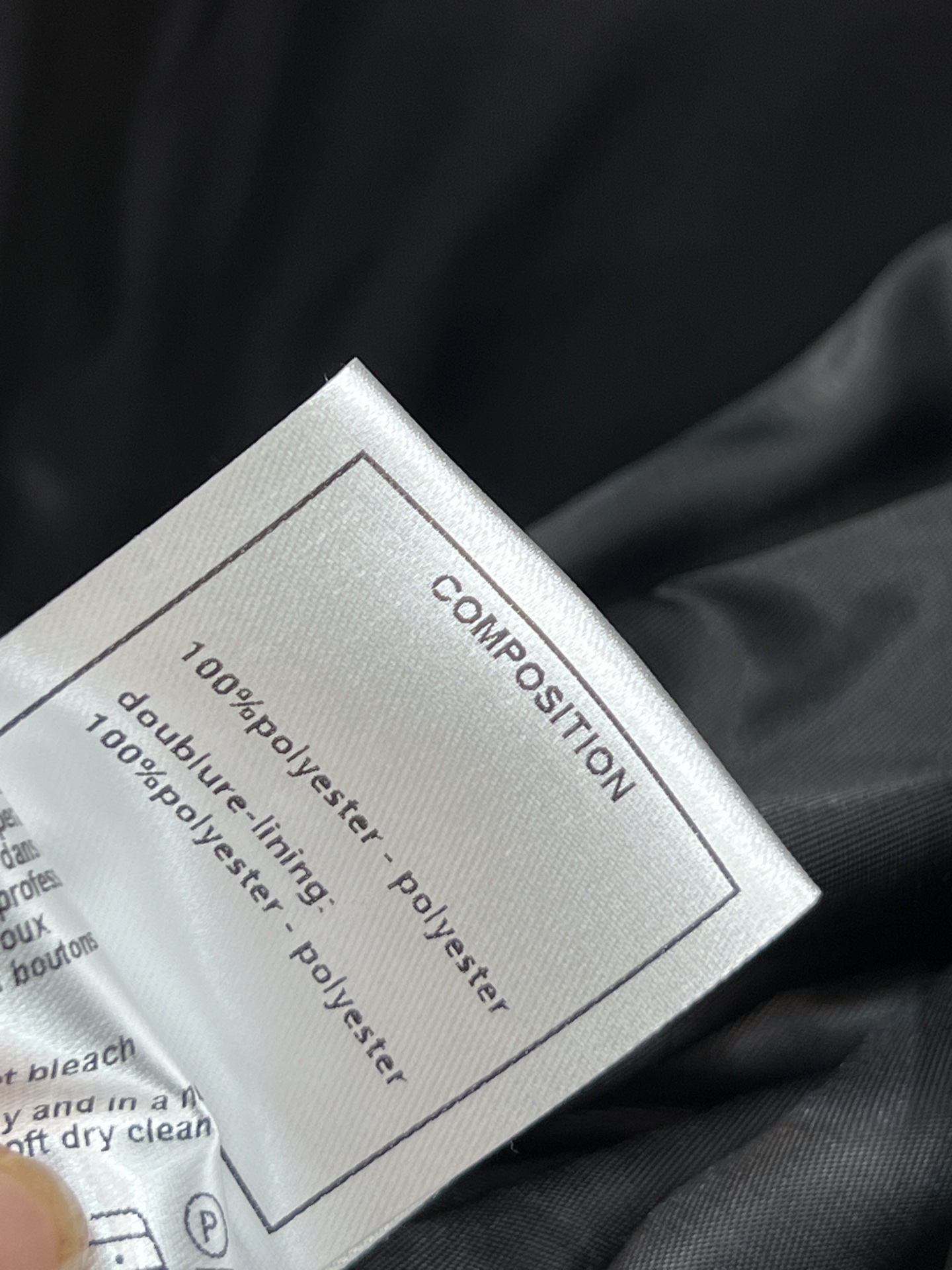 26春夏新款 黑白撞色连帽工装冲锋衣 连帽+抽绳收腰设计 实用又有型！多口袋超能装 日常通勤、户外都OK