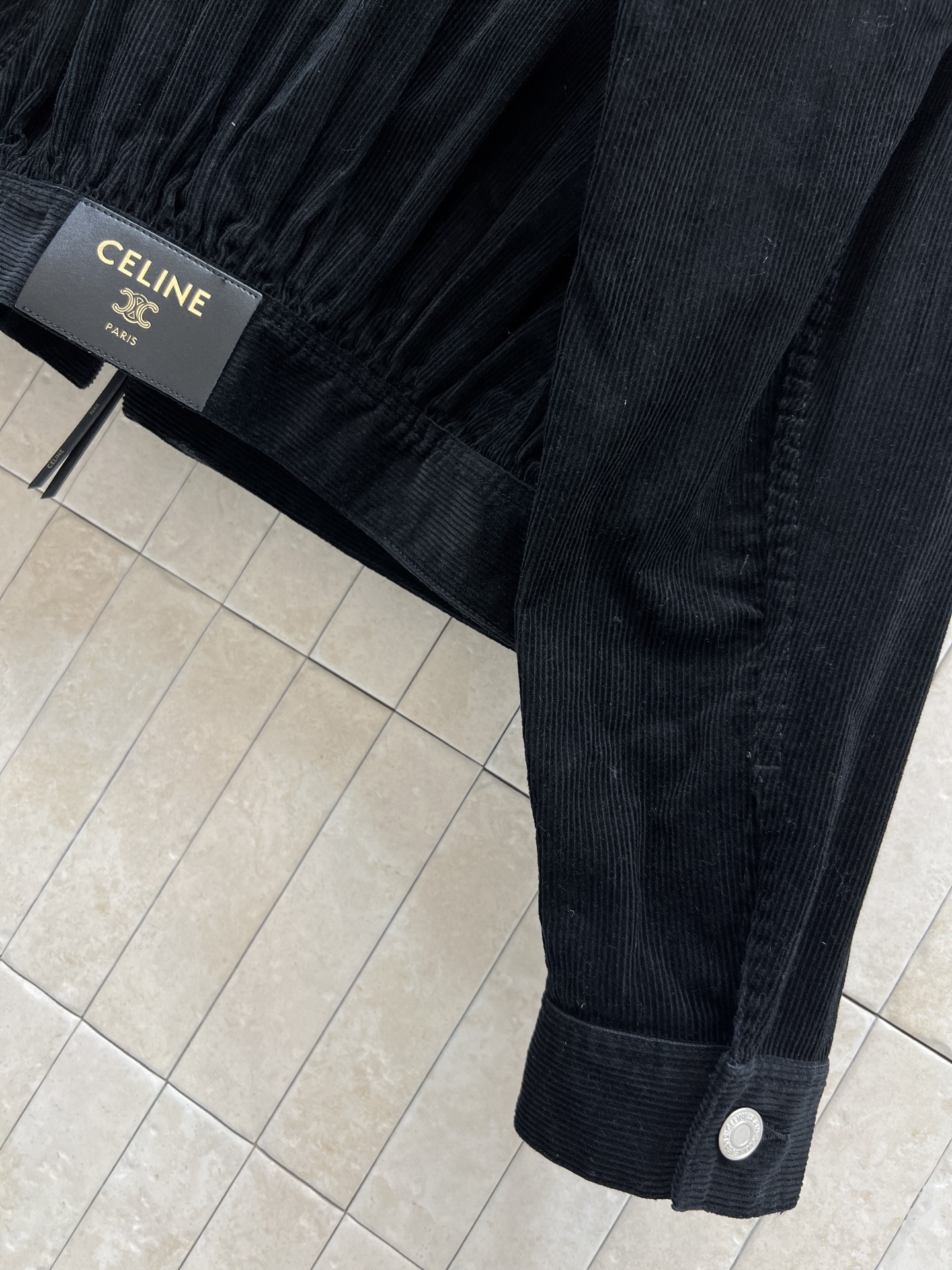 CE家 26春夏新款 黑色灯芯绒夹克外套 100%棉材质 柔软有垂感 复古黑色超有质感 短款版型+拉链+