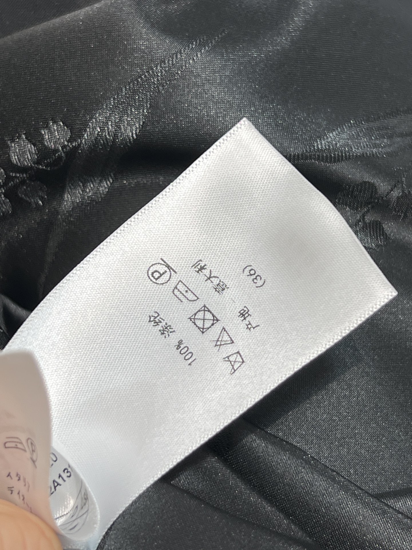 26早春新款 黑色暗纹铃兰花纹半身裙 低调植物提花纹理超有质感 高腰A字版型 裙摆自然散开 修饰身形 优