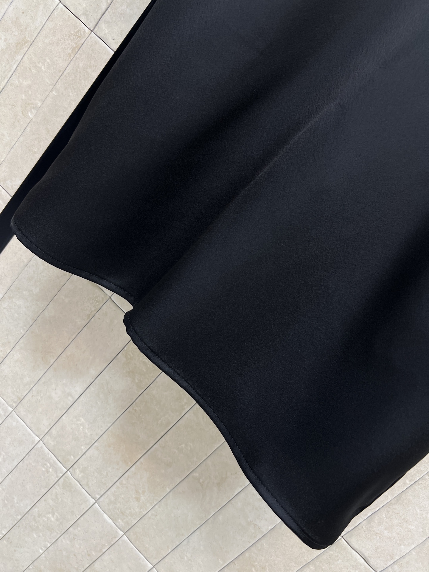 26春夏新款 系带露背短袖衬衫 面料垂感超好 穿着舒适透气春夏穿超合适！小立领+露背V领系带设计 优雅又