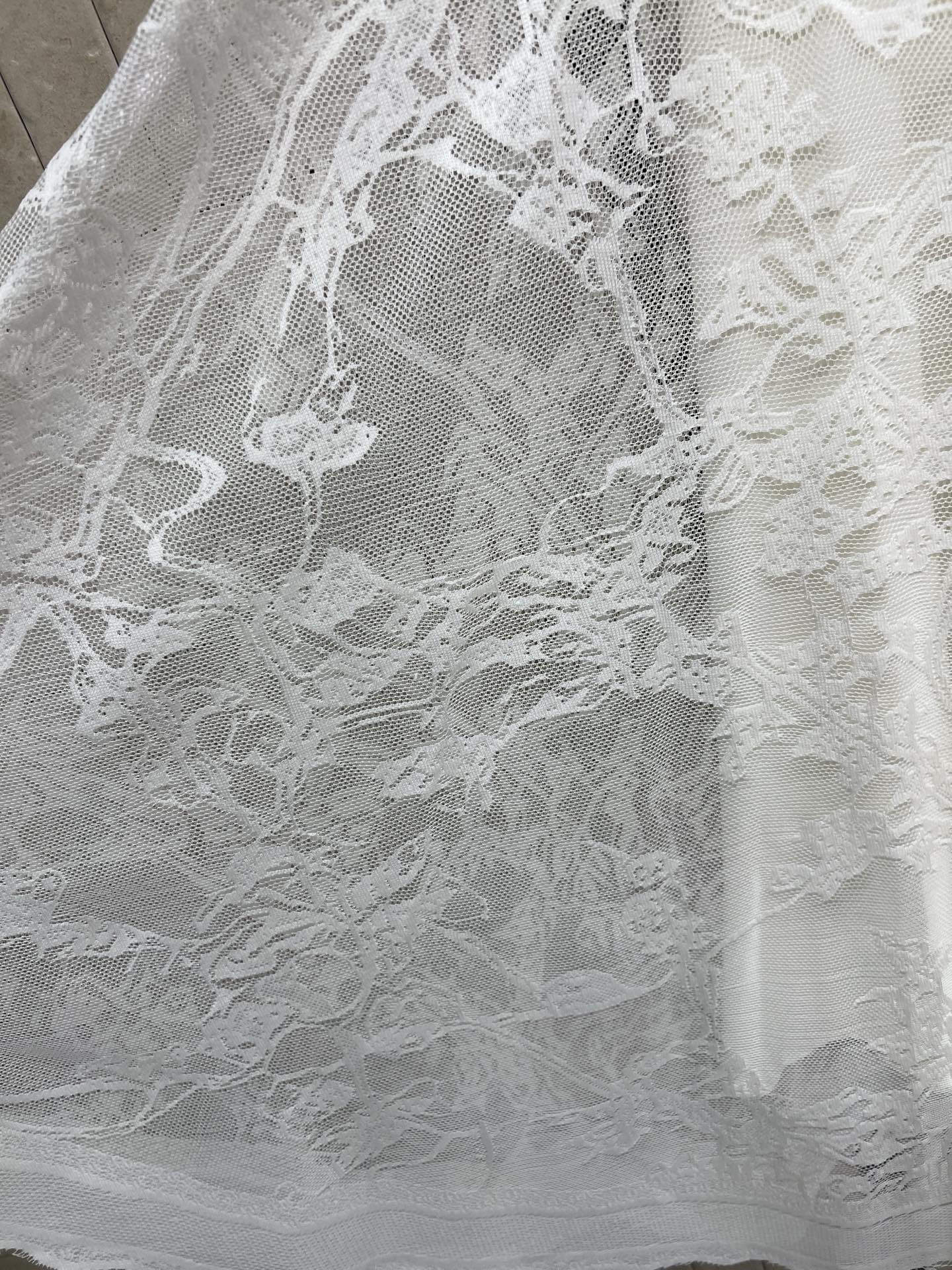 D家 26早春新款 花纹蕾丝半身裙 几何花纹设计超有层次感 高腰长款大裙摆凸显优雅气质 面料质感非常好 