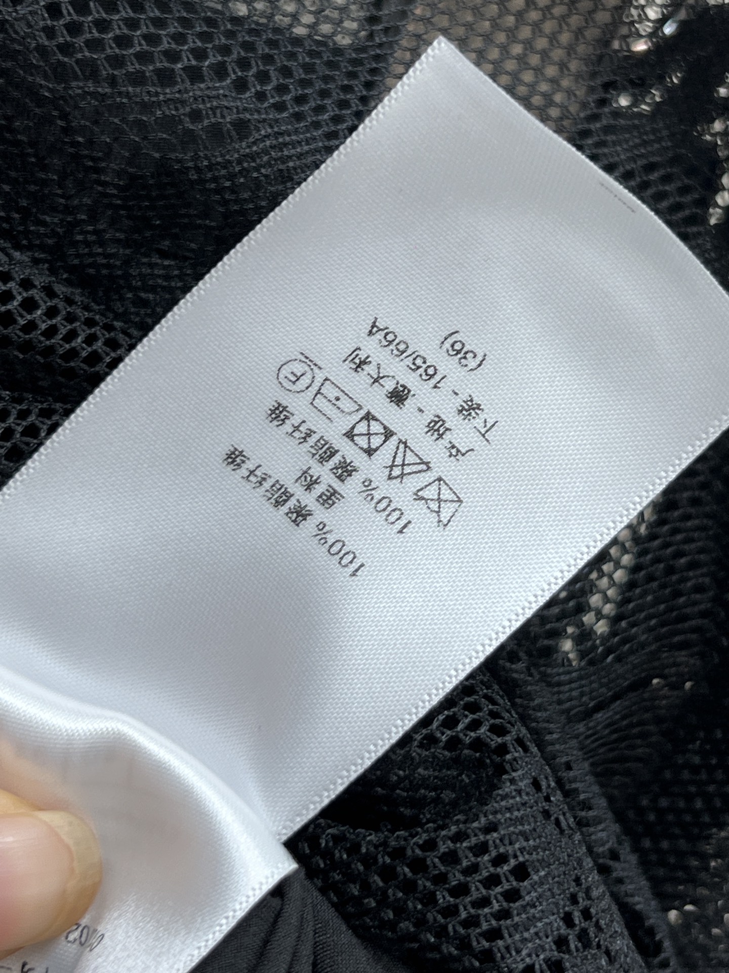 D家 26早春新款 花纹蕾丝半身裙 几何花纹设计超有层次感 高腰长款大裙摆凸显优雅气质 面料质感非常好 