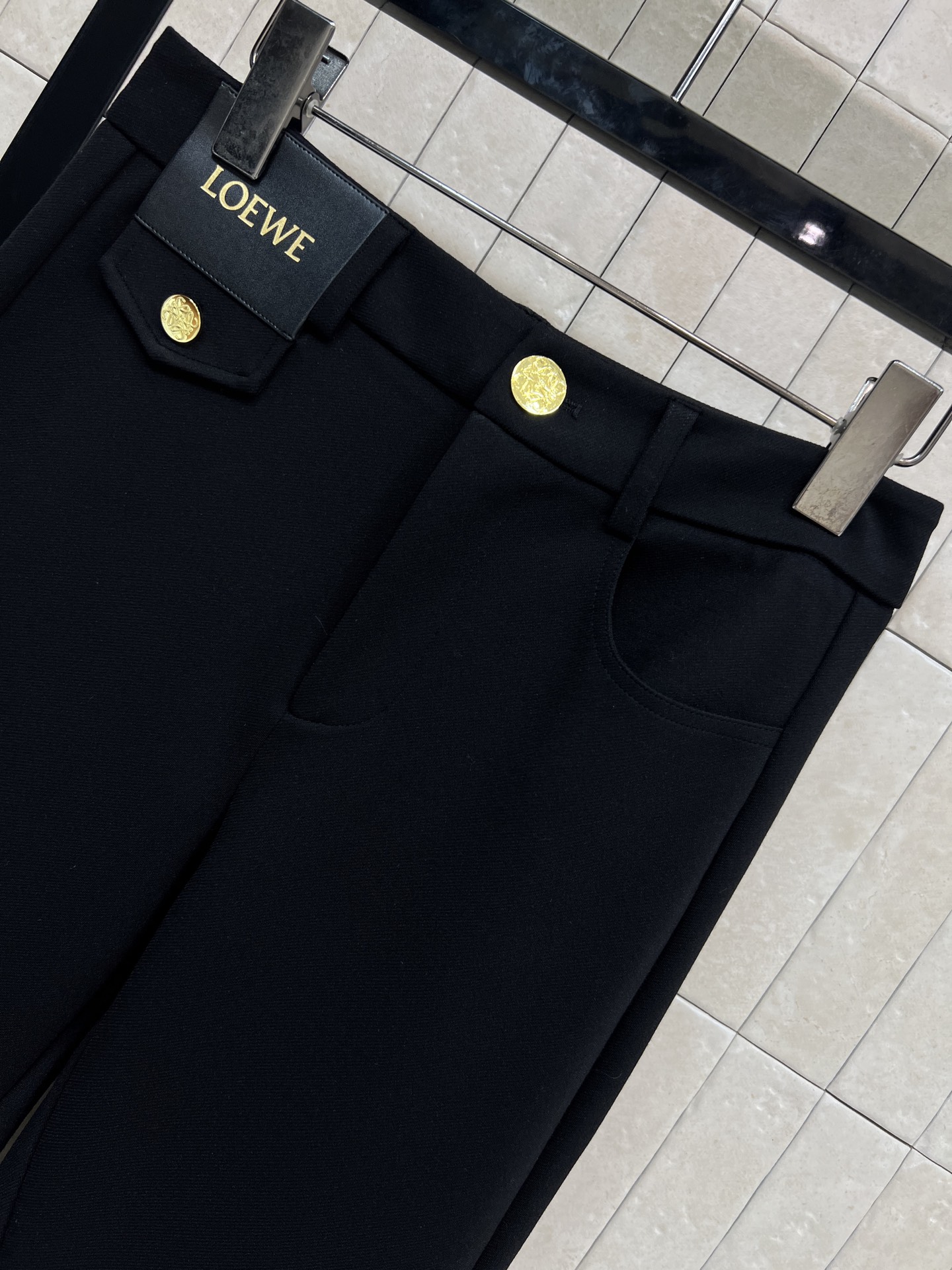 LE家 26春夏新款 黑色微喇裤 高腰设计+logo金属纽扣 简约又高级！微喇裤型修饰腿型 拉长比例 显