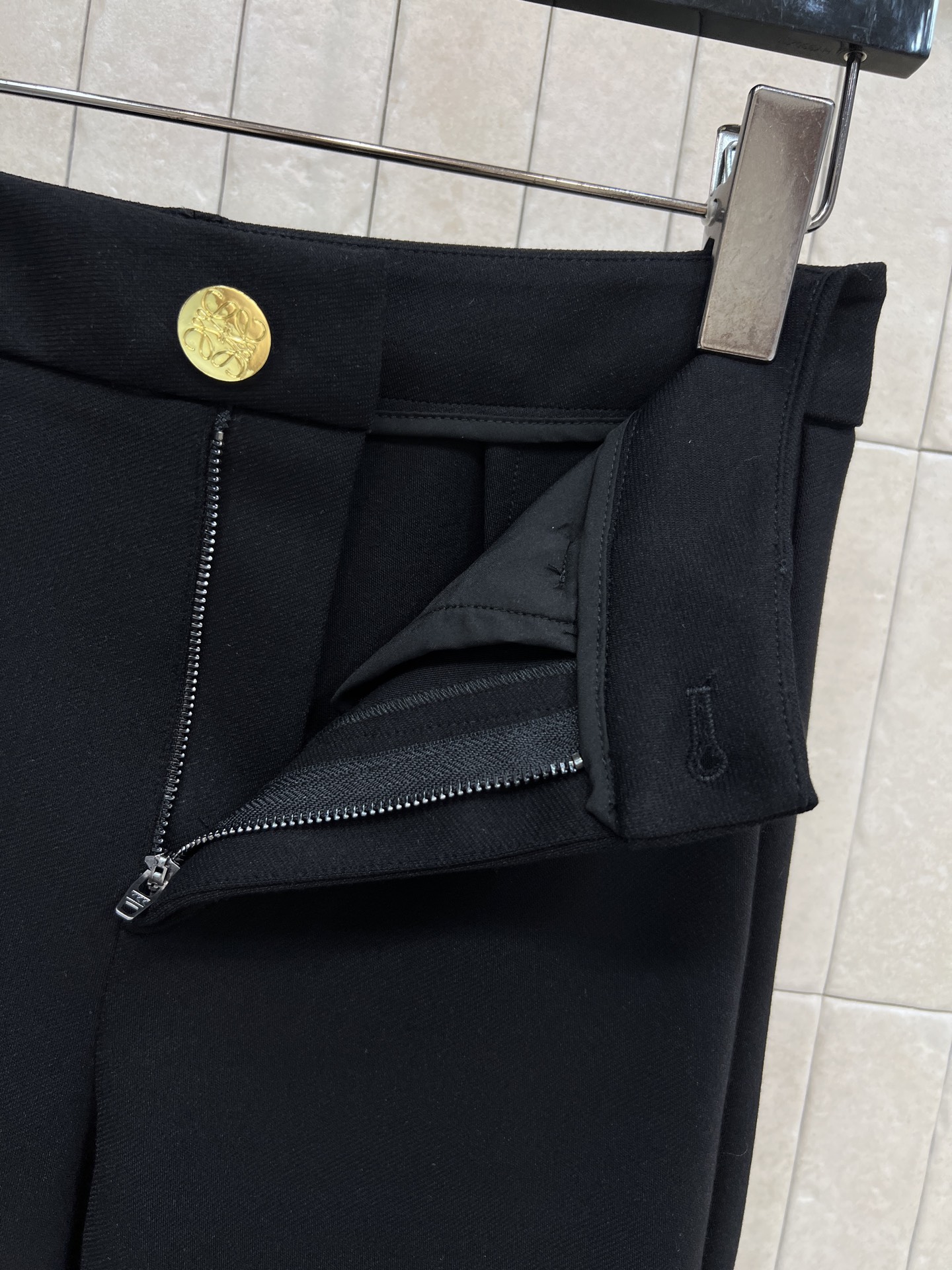 LE家 26春夏新款 黑色微喇裤 高腰设计+logo金属纽扣 简约又高级！微喇裤型修饰腿型 拉长比例 显