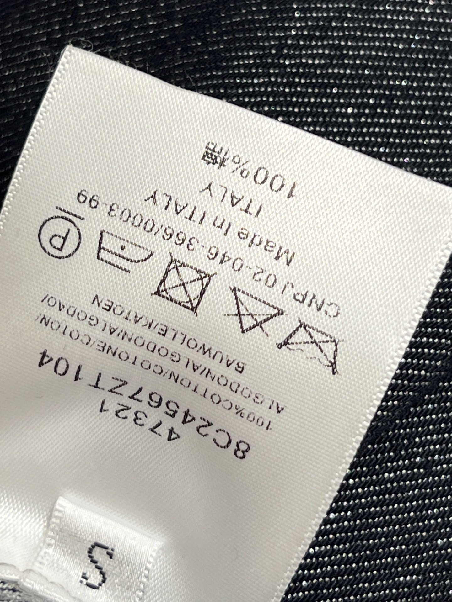 CE家 26春夏新款 深蓝色高腰阔腿牛仔裤 采用厚实牛仔布 垂感好又耐穿 后面logo皮标装饰 复古美式