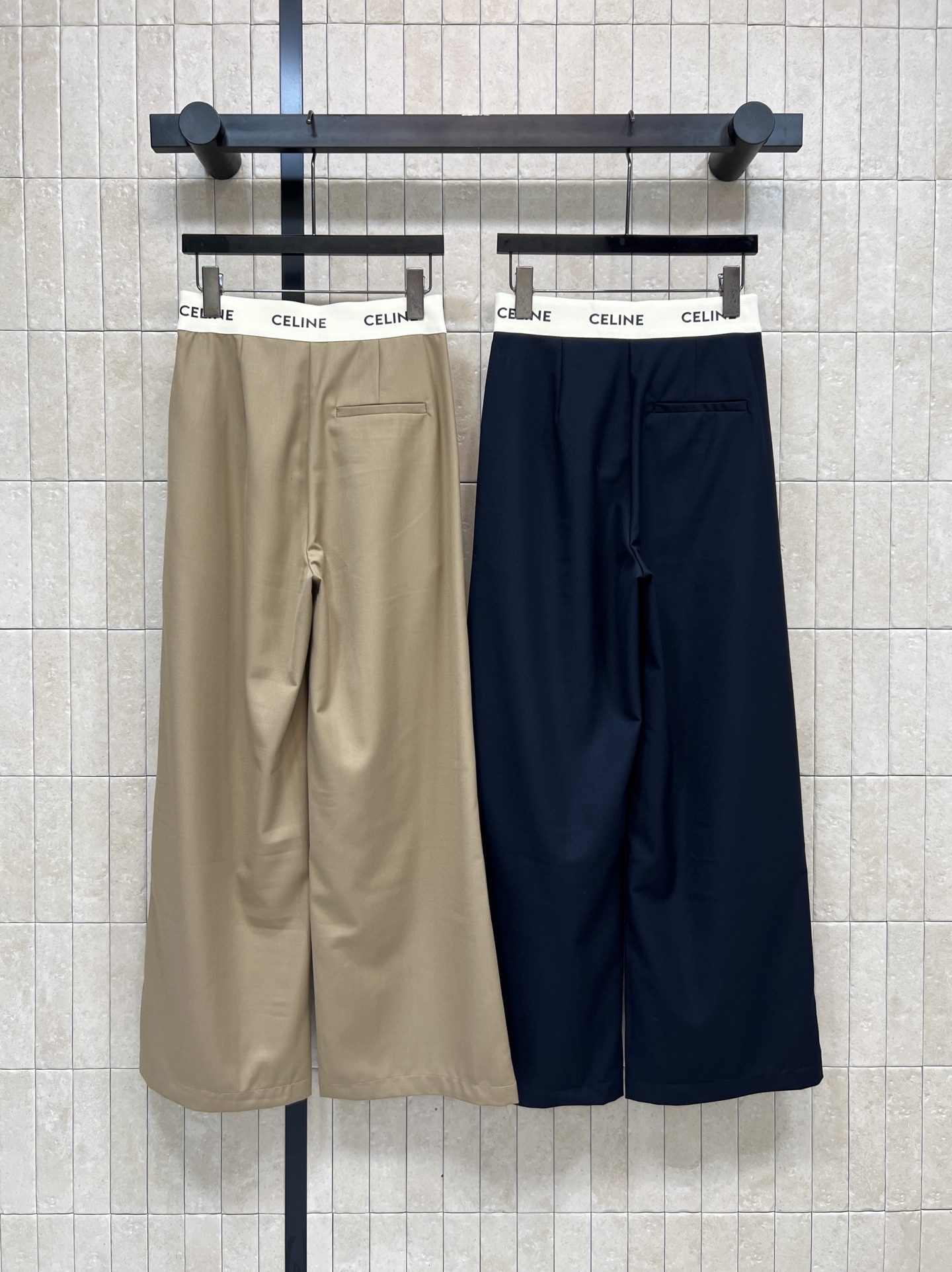 CE家 26春夏新款 高腰阔腿裤 卡其色+深蓝色可选 轻薄垂感面料 穿着舒适又显腿长！logo图案松紧腰
