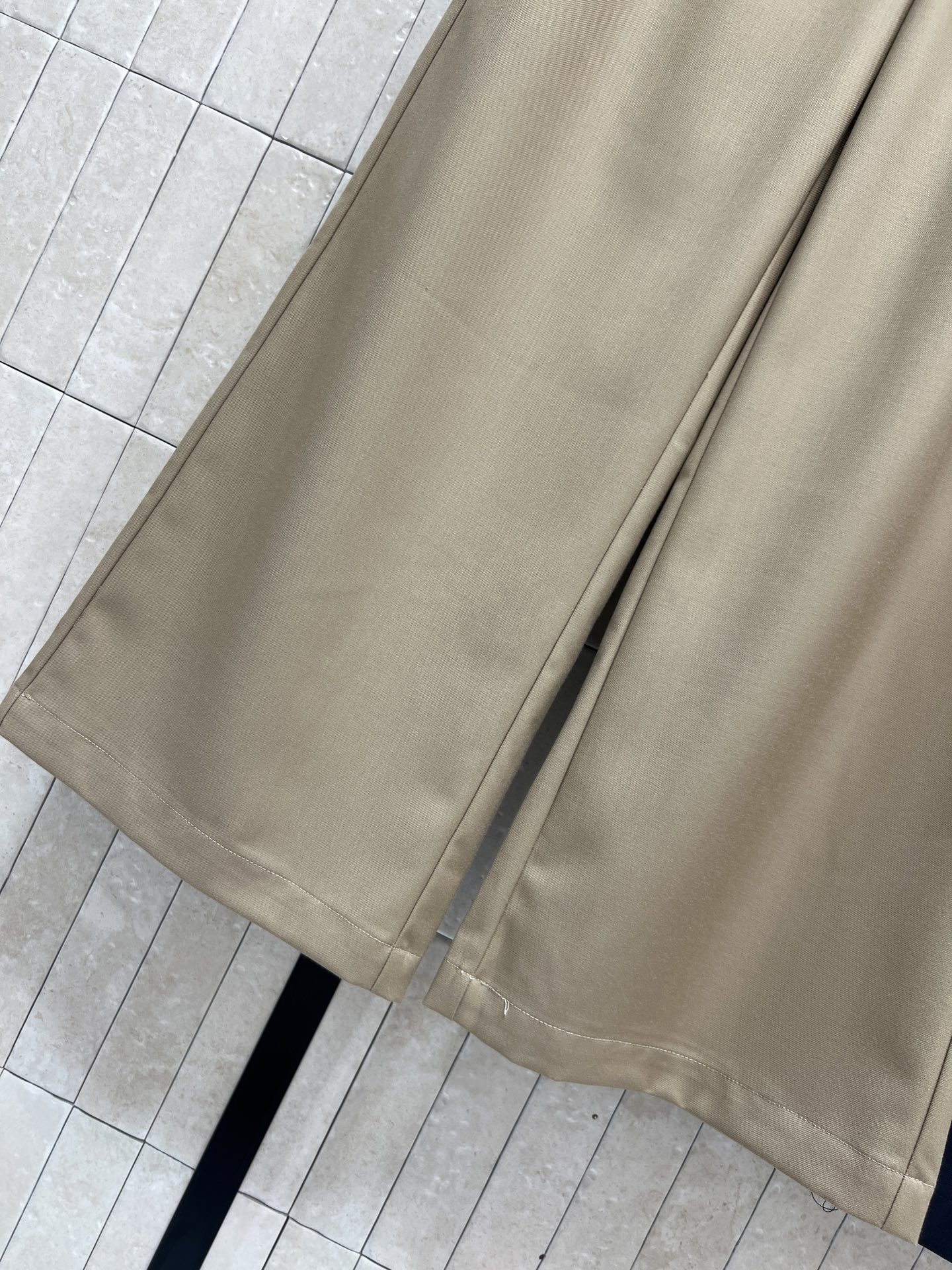 CE家 26春夏新款 高腰阔腿裤 卡其色+深蓝色可选 轻薄垂感面料 穿着舒适又显腿长！logo图案松紧腰