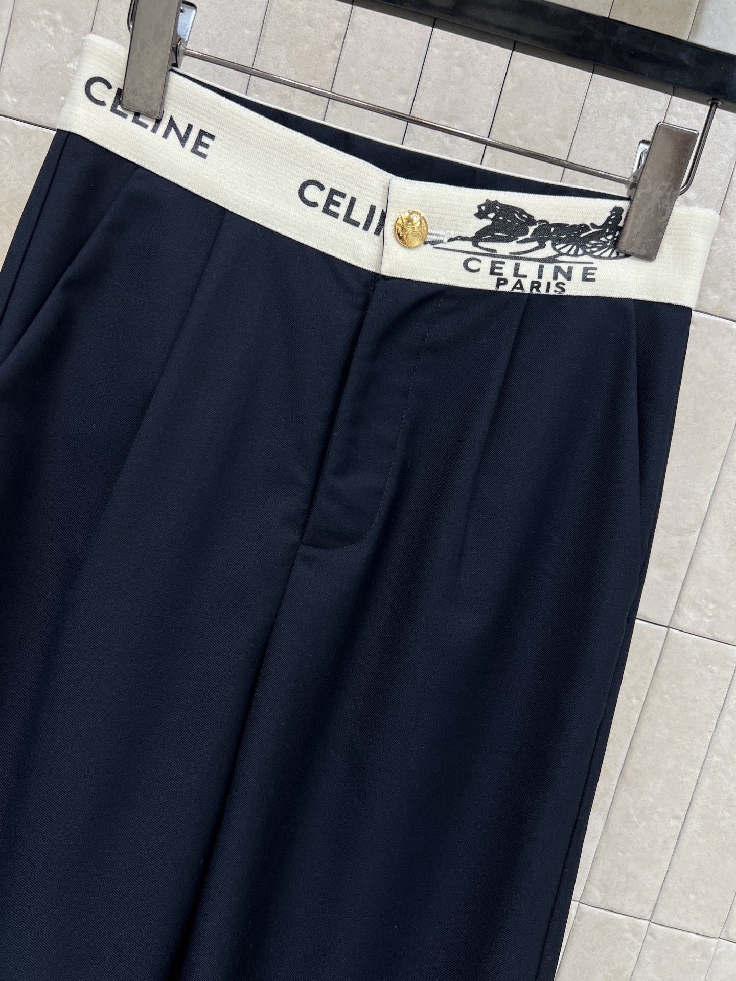 CE家 26春夏新款 高腰阔腿裤 卡其色+深蓝色可选 轻薄垂感面料 穿着舒适又显腿长！logo图案松紧腰