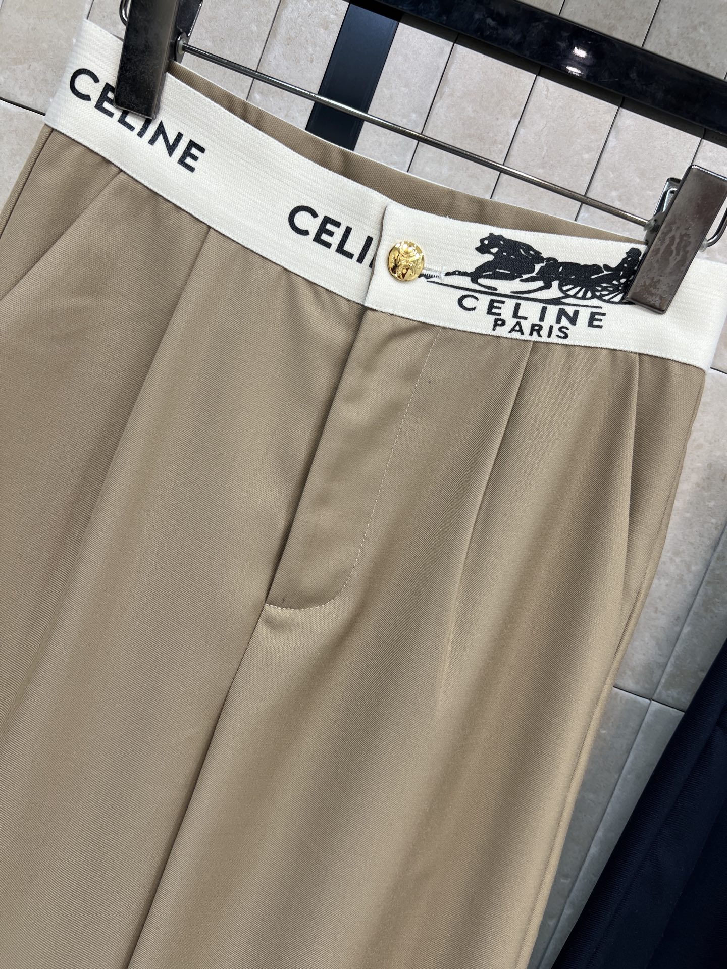 CE家 26春夏新款 高腰阔腿裤 卡其色+深蓝色可选 轻薄垂感面料 穿着舒适又显腿长！logo图案松紧腰