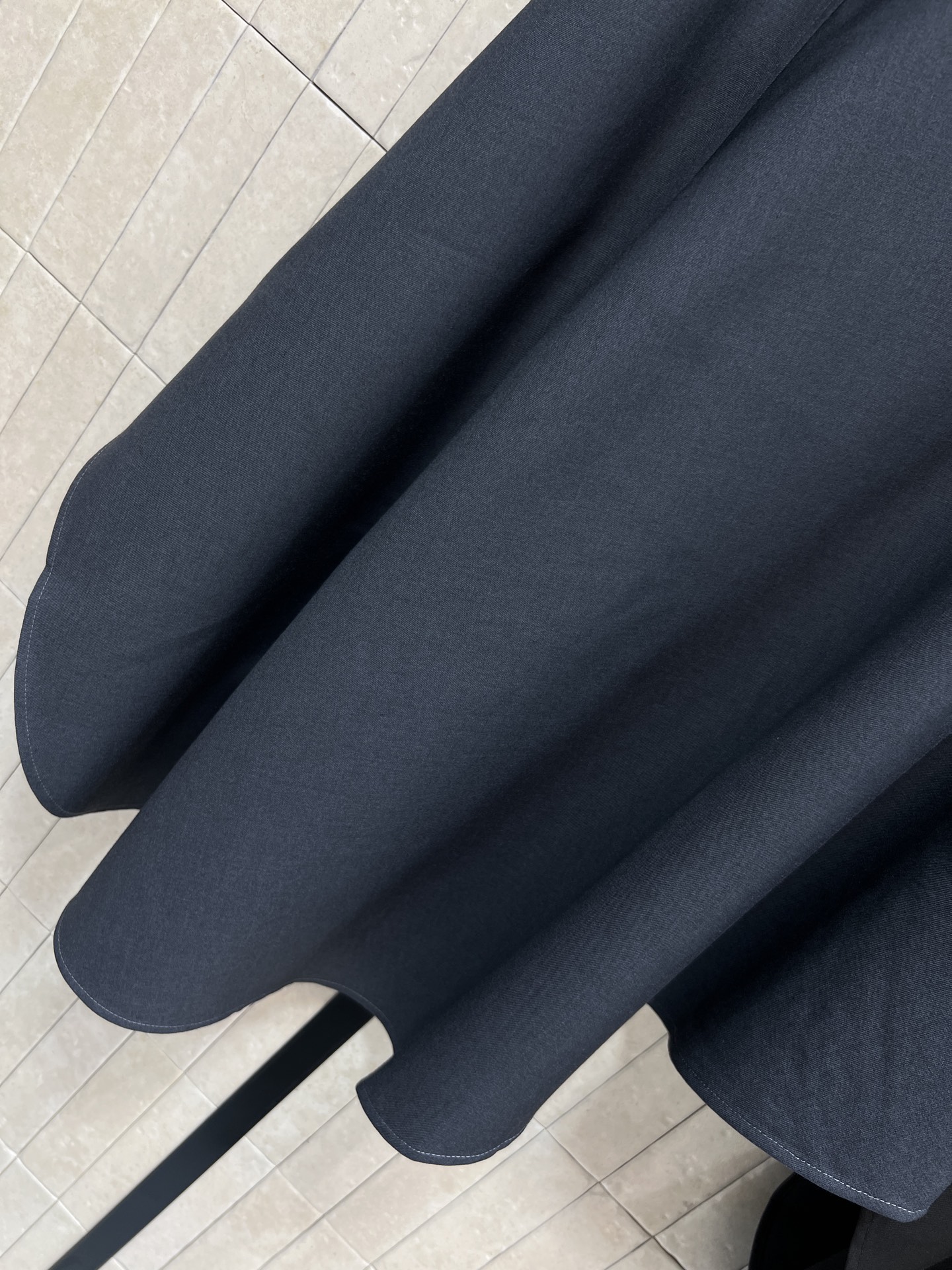 PD家 26春夏新款 三角标不规则半裙 裙摆不规则剪裁+经典的三角标logo点缀 辨识度超高！logo黑