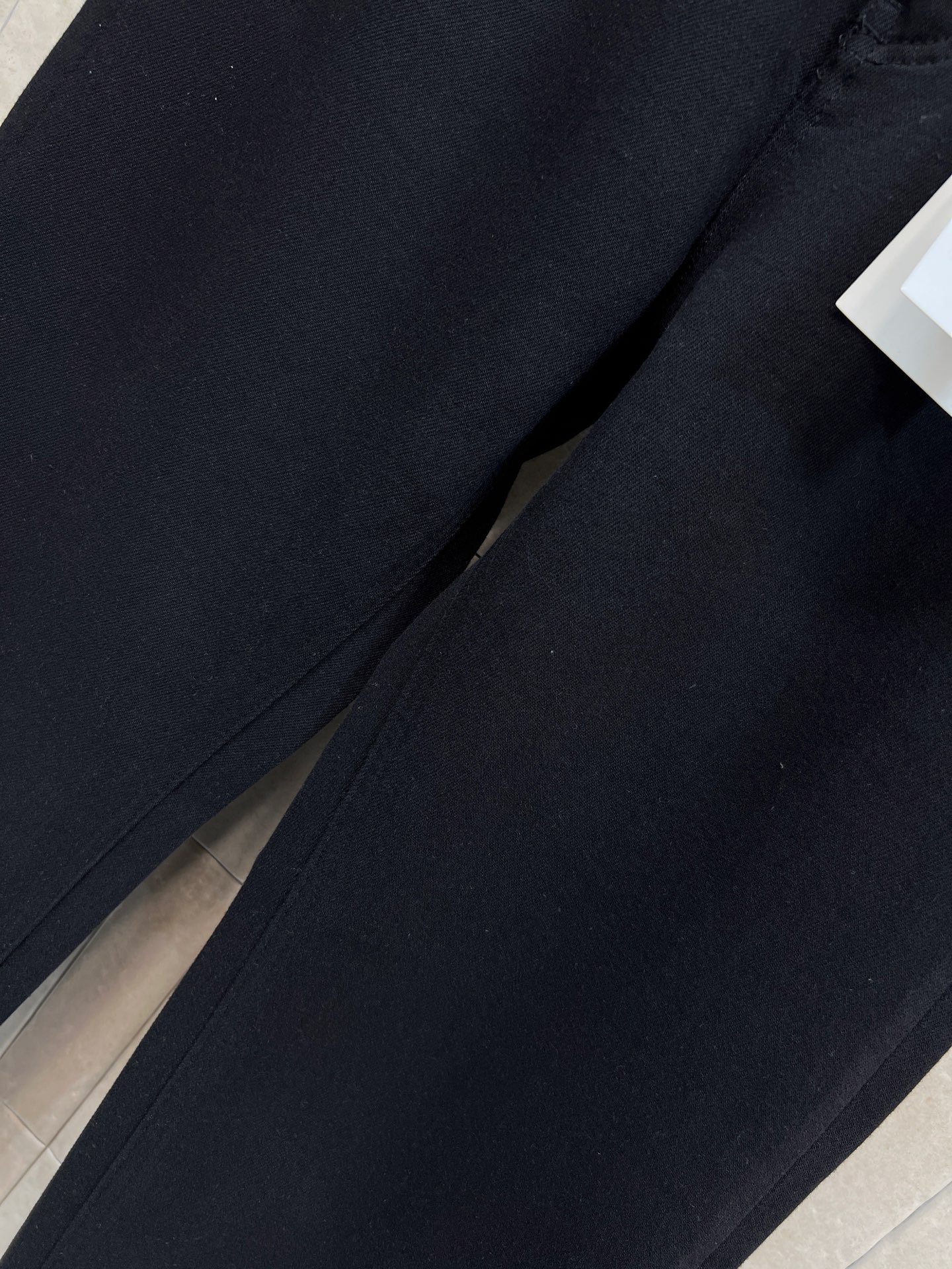 MIU家 26春夏新款 黑色宽松直筒牛仔裤 高腰设计+后袋字母刺绣 简约又有细节感！面料轻薄透气 夏天穿