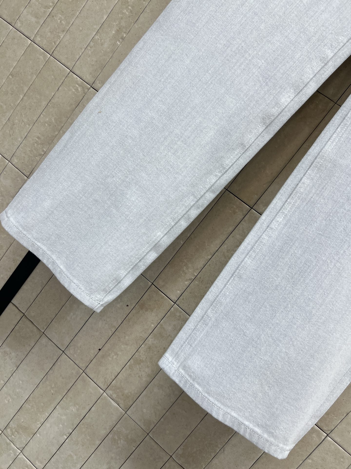 26春夏新款 浅蓝色直筒牛仔裤 春夏穿超舒服！高腰直筒设计修饰腿型 显瘦显高 梨形身材或小个子女生都很友