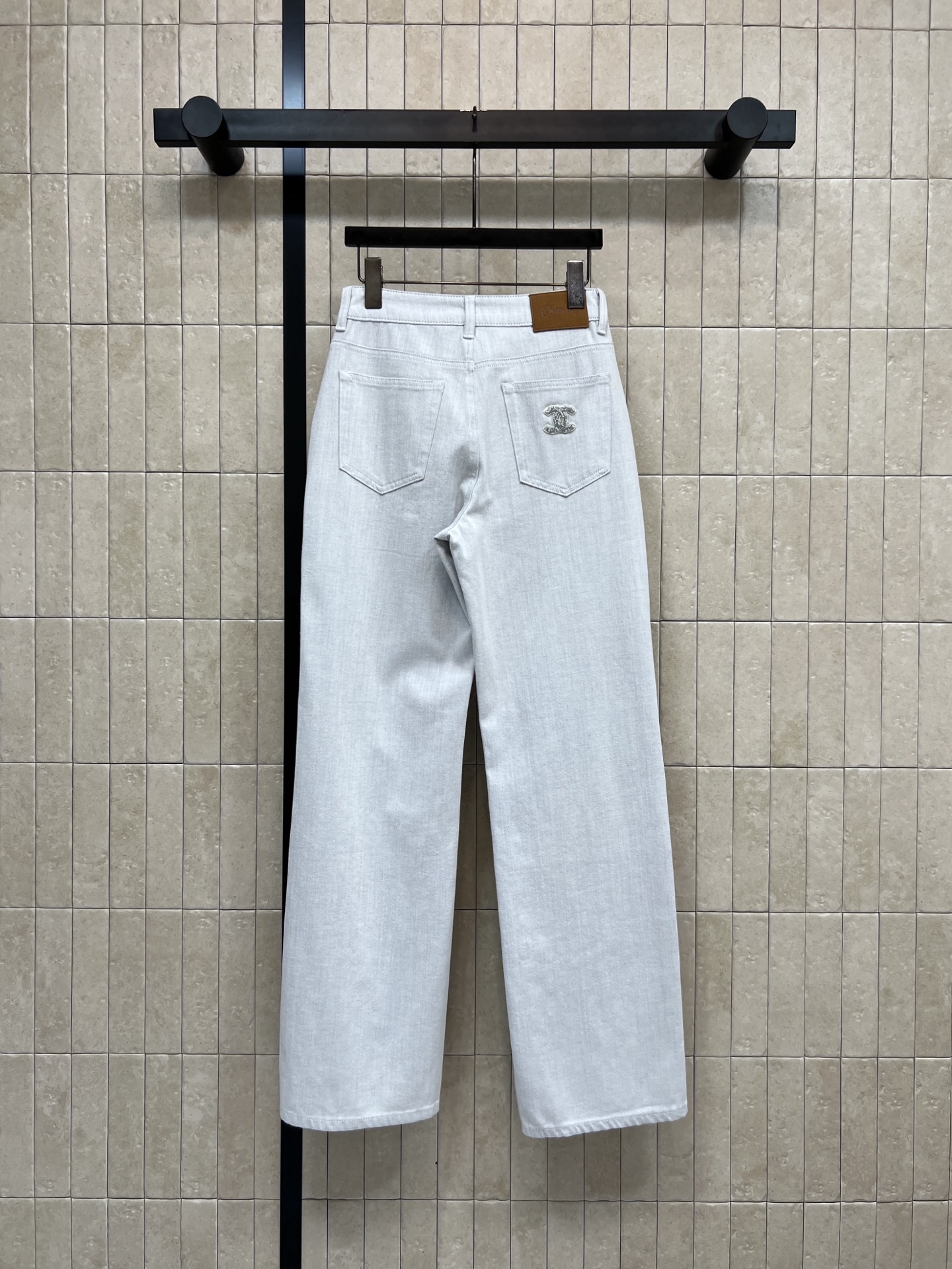 26春夏新款 浅蓝色直筒牛仔裤 春夏穿超舒服！高腰直筒设计修饰腿型 显瘦显高 梨形身材或小个子女生都很友