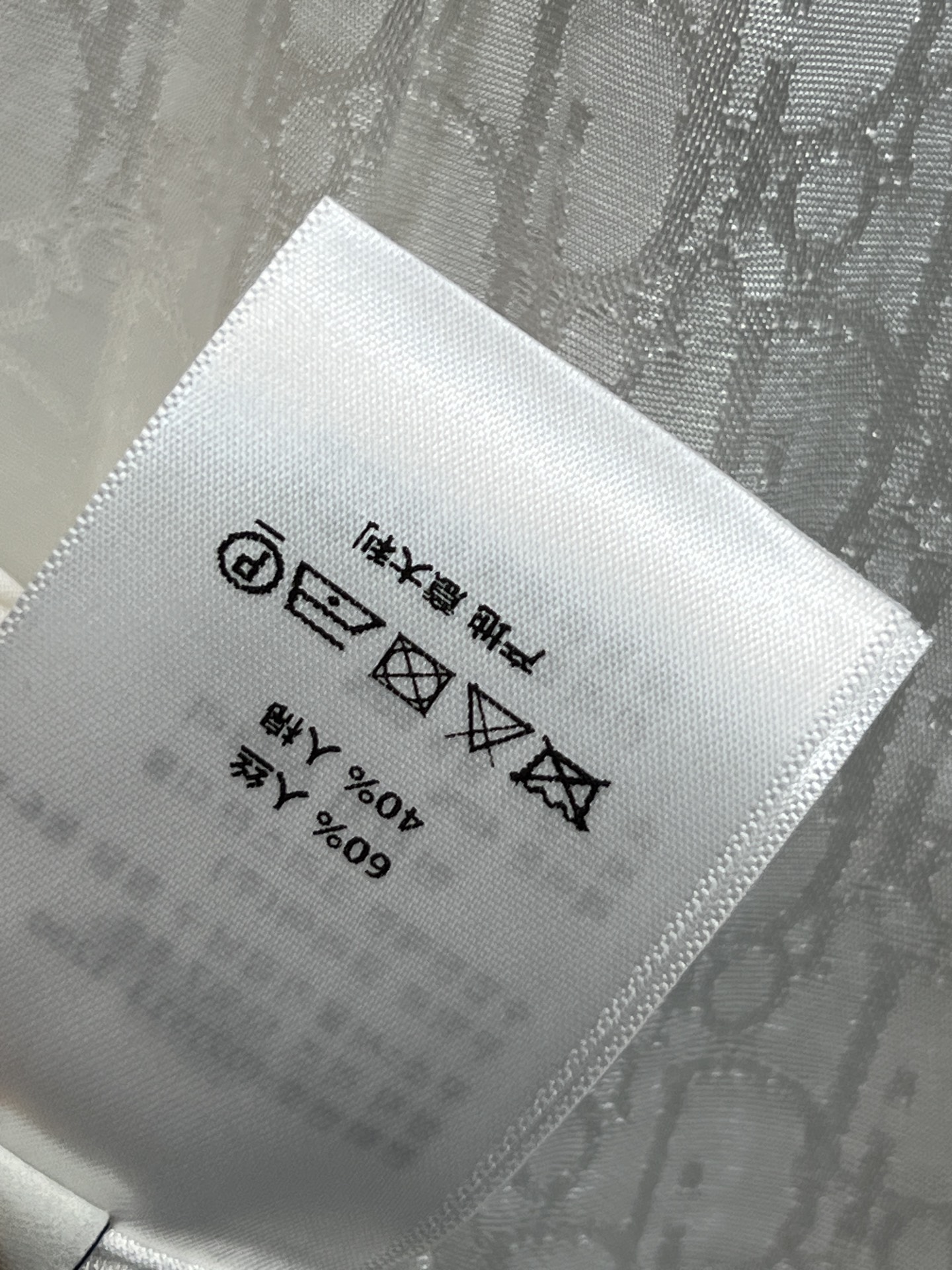 D家 26春夏新款 D字母提花衬衫 集精致休闲于一体的翻领衬衫 胸前口袋撞色logo+蜜蜂刺绣点缀 经典