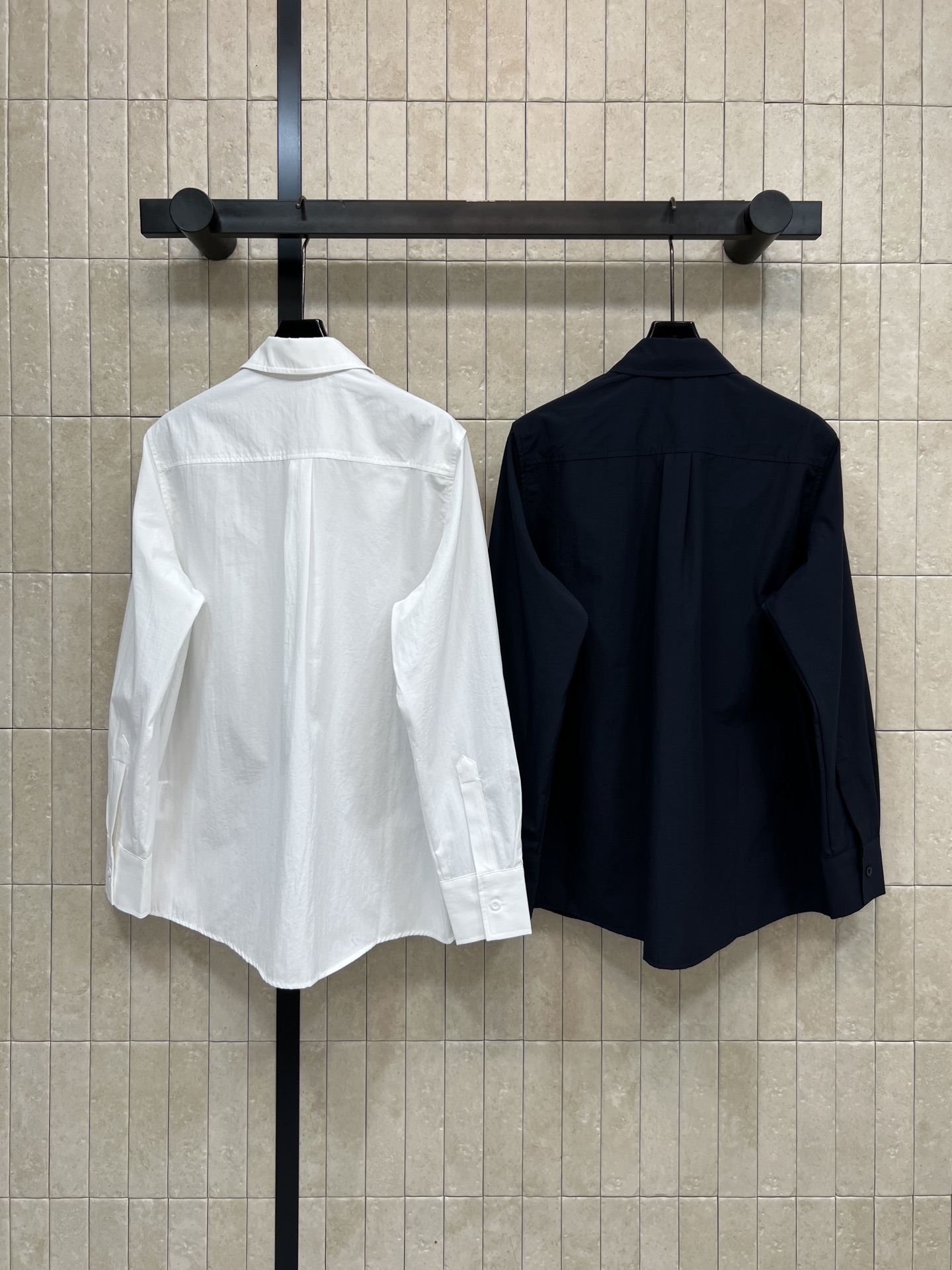 PD家 26春夏新款 三角标长袖翻领衬衫 简约设计 纯棉面料 轻薄透气超适合春夏！经典三角标装饰领尖 时