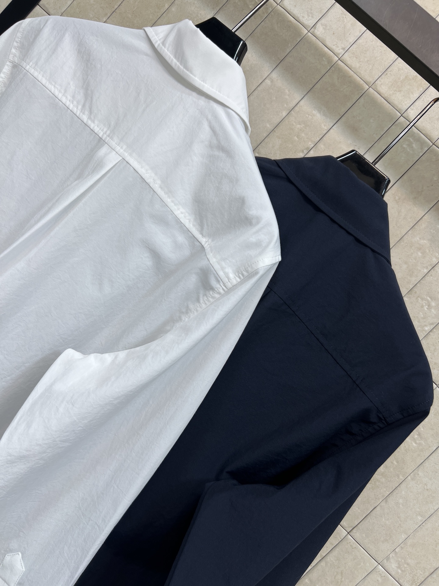 PD家 26春夏新款 三角标长袖翻领衬衫 简约设计 纯棉面料 轻薄透气超适合春夏！经典三角标装饰领尖 时