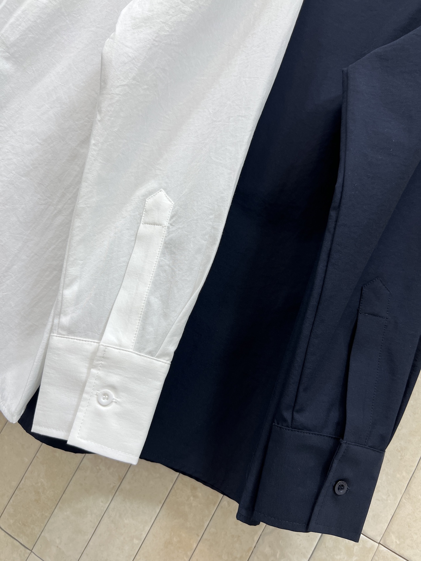 PD家 26春夏新款 三角标长袖翻领衬衫 简约设计 纯棉面料 轻薄透气超适合春夏！经典三角标装饰领尖 时