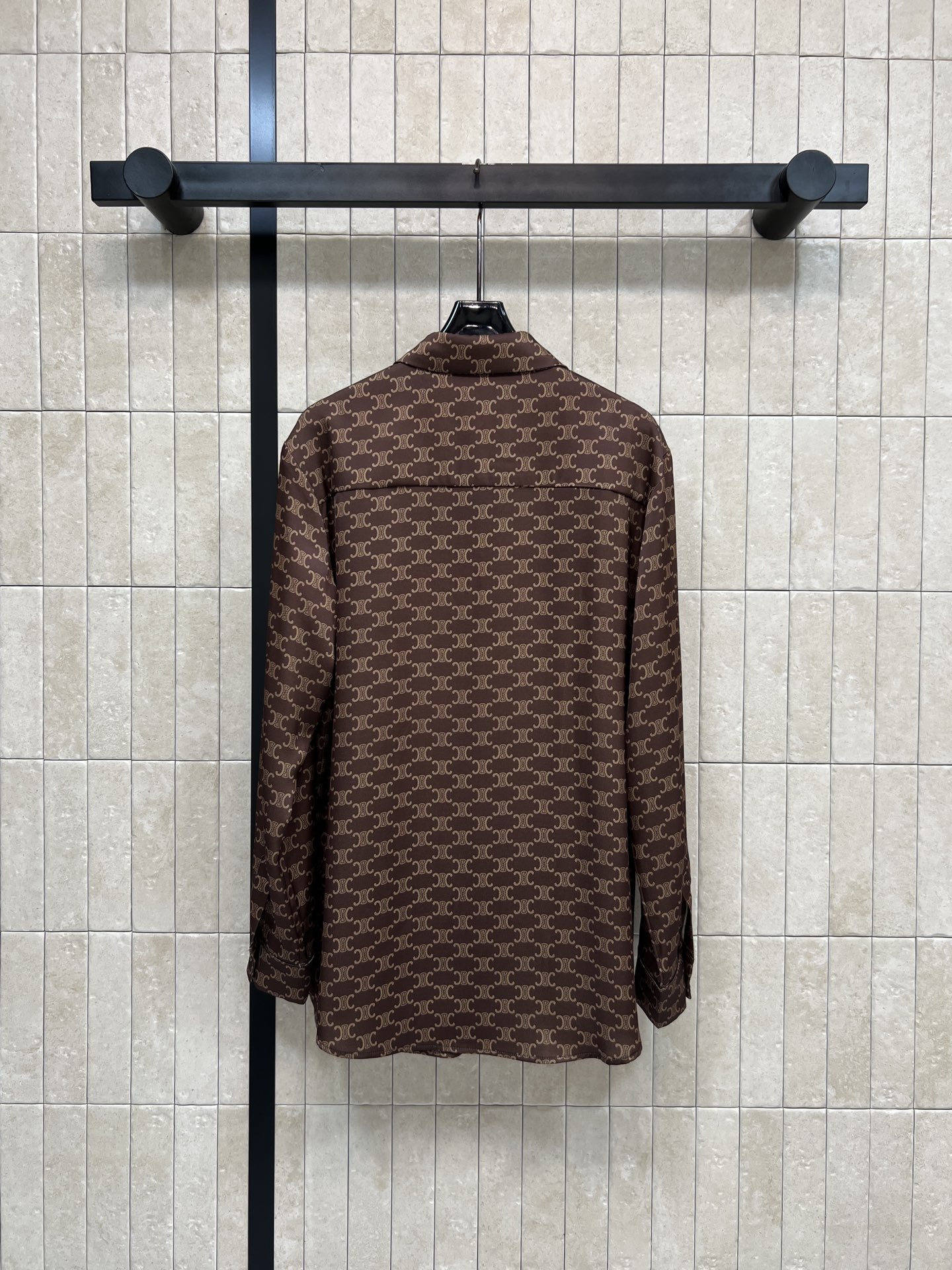 CE家 26春夏新款 凯旋门印花衬衫 棕色凯旋门图案超有辨识度 奢华感满满！高品质面料 穿着舒适又挺括 