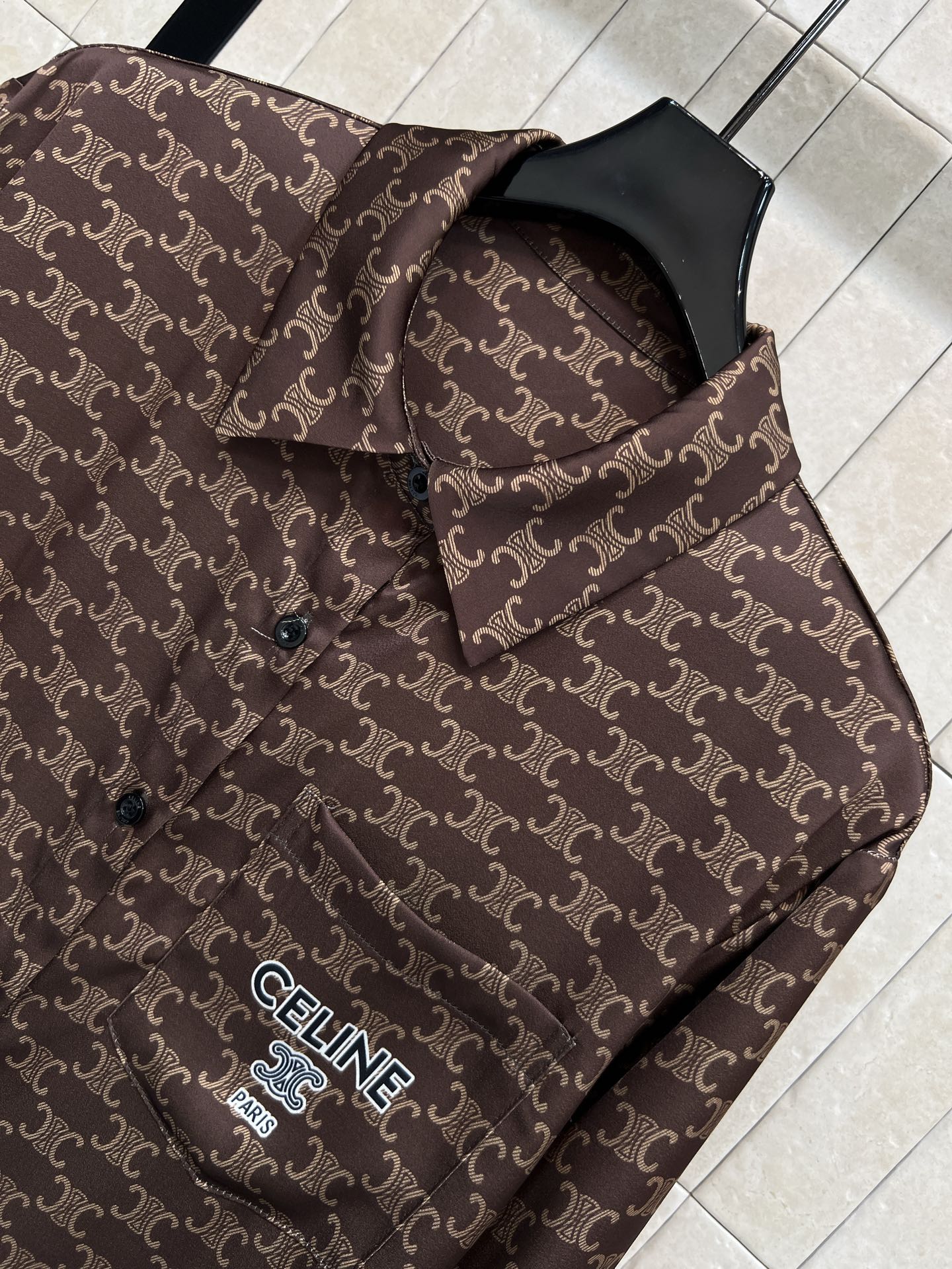 CE家 26春夏新款 凯旋门印花衬衫 棕色凯旋门图案超有辨识度 奢华感满满！高品质面料 穿着舒适又挺括 