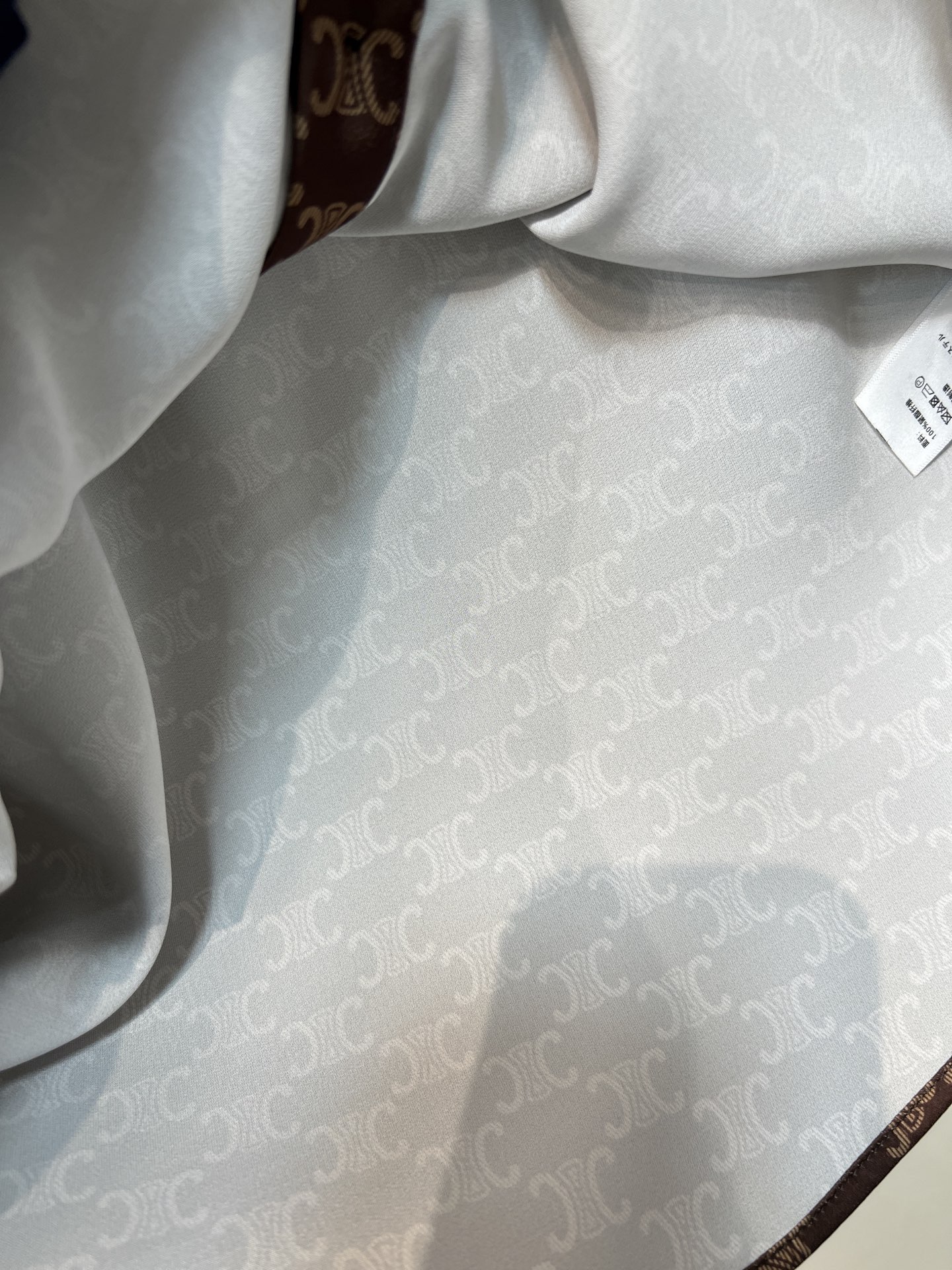 CE家 26春夏新款 凯旋门印花衬衫 棕色凯旋门图案超有辨识度 奢华感满满！高品质面料 穿着舒适又挺括 