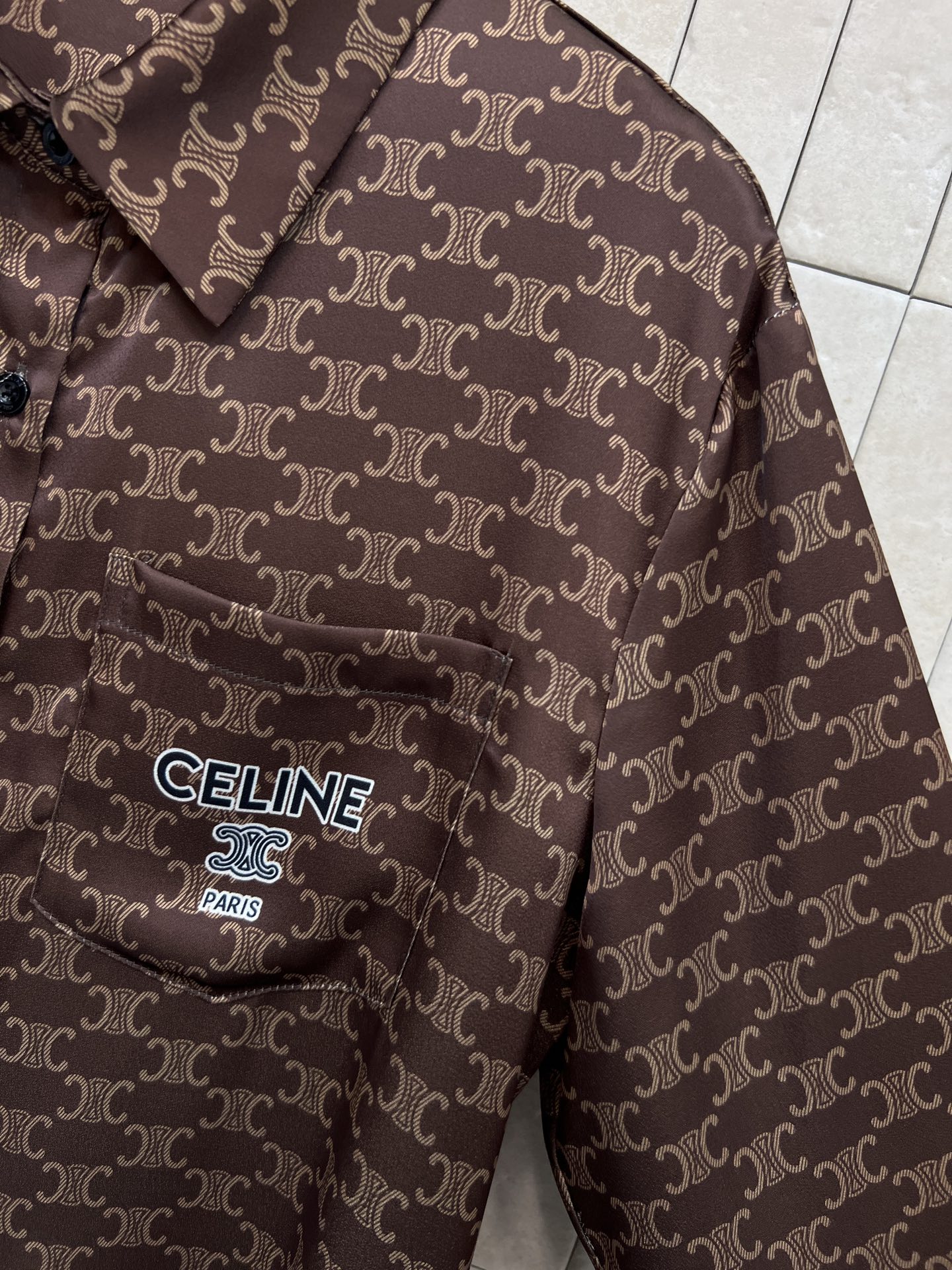 CE家 26春夏新款 凯旋门印花衬衫 棕色凯旋门图案超有辨识度 奢华感满满！高品质面料 穿着舒适又挺括 