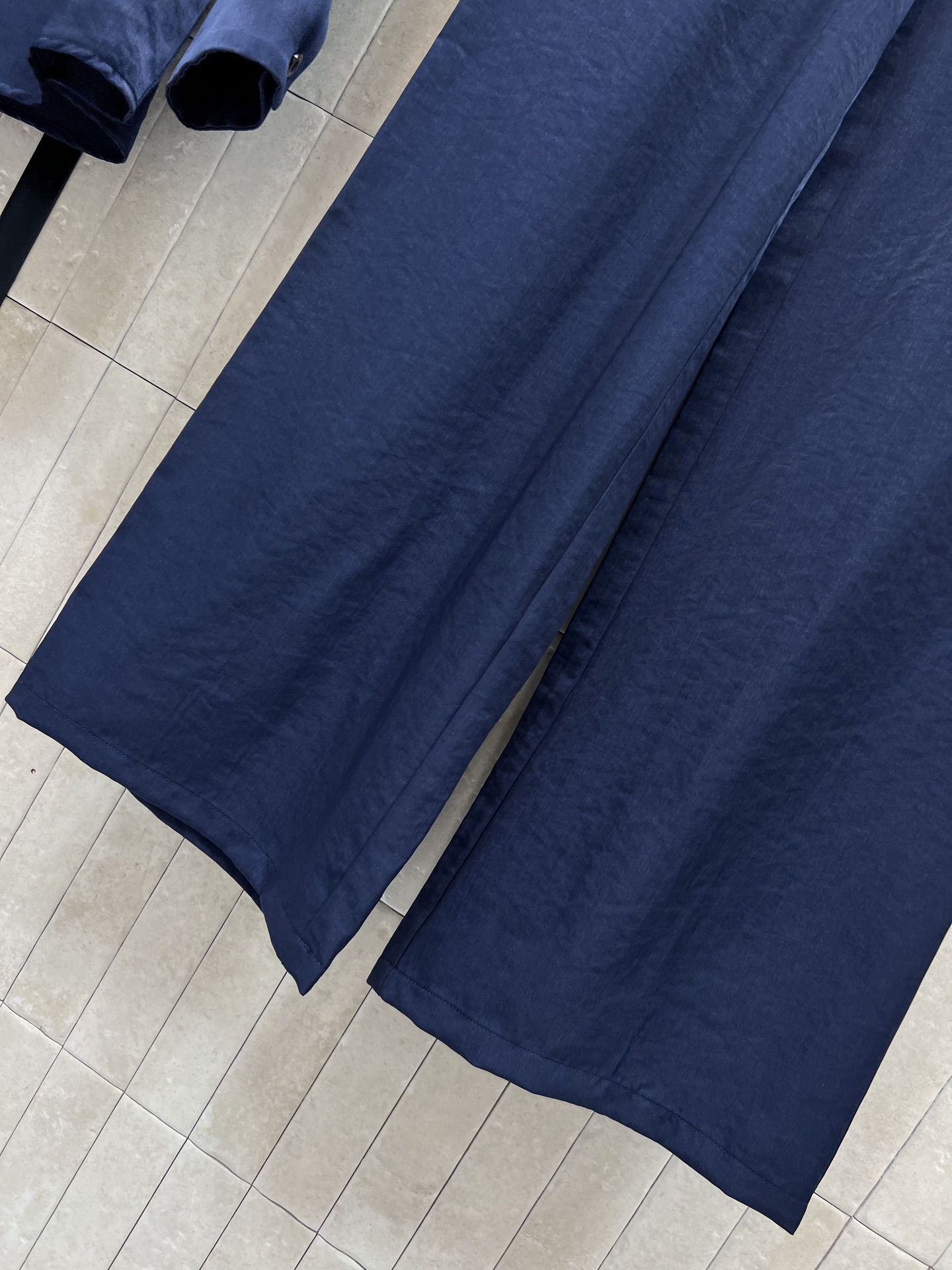 D家 26春夏新款 藏青色宽松休闲套装 长袖衬衫+阔腿裤 简约设计+抽绳松紧腰 舒适又实用！面料轻薄透气