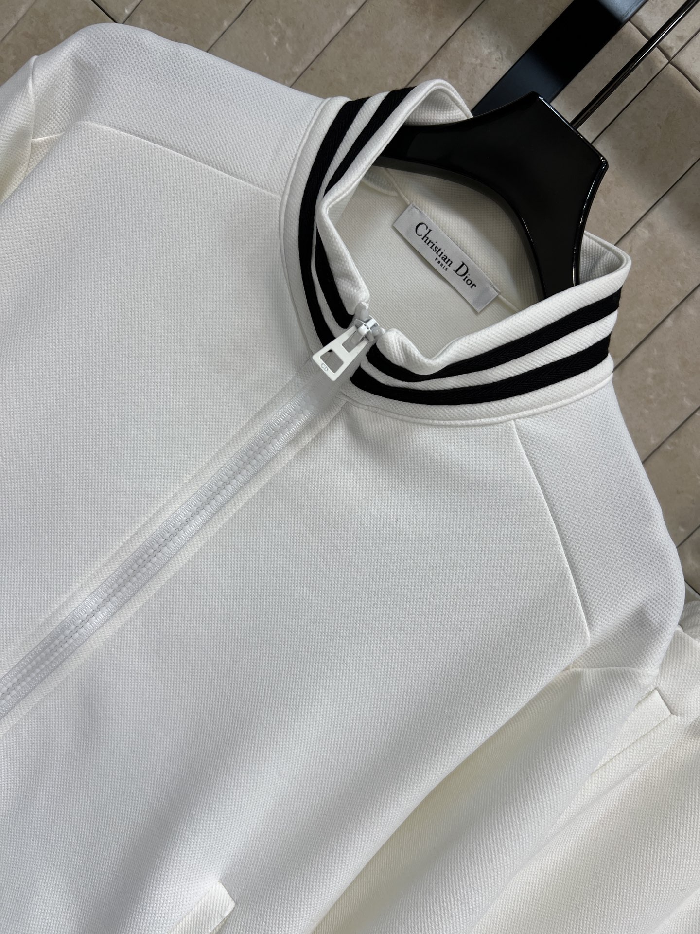 D家 26春夏新款 学院风运动休闲套装 立领拉链外套+宽松阔腿裤 黑白配色简约百搭 外套拉链设计+条纹领