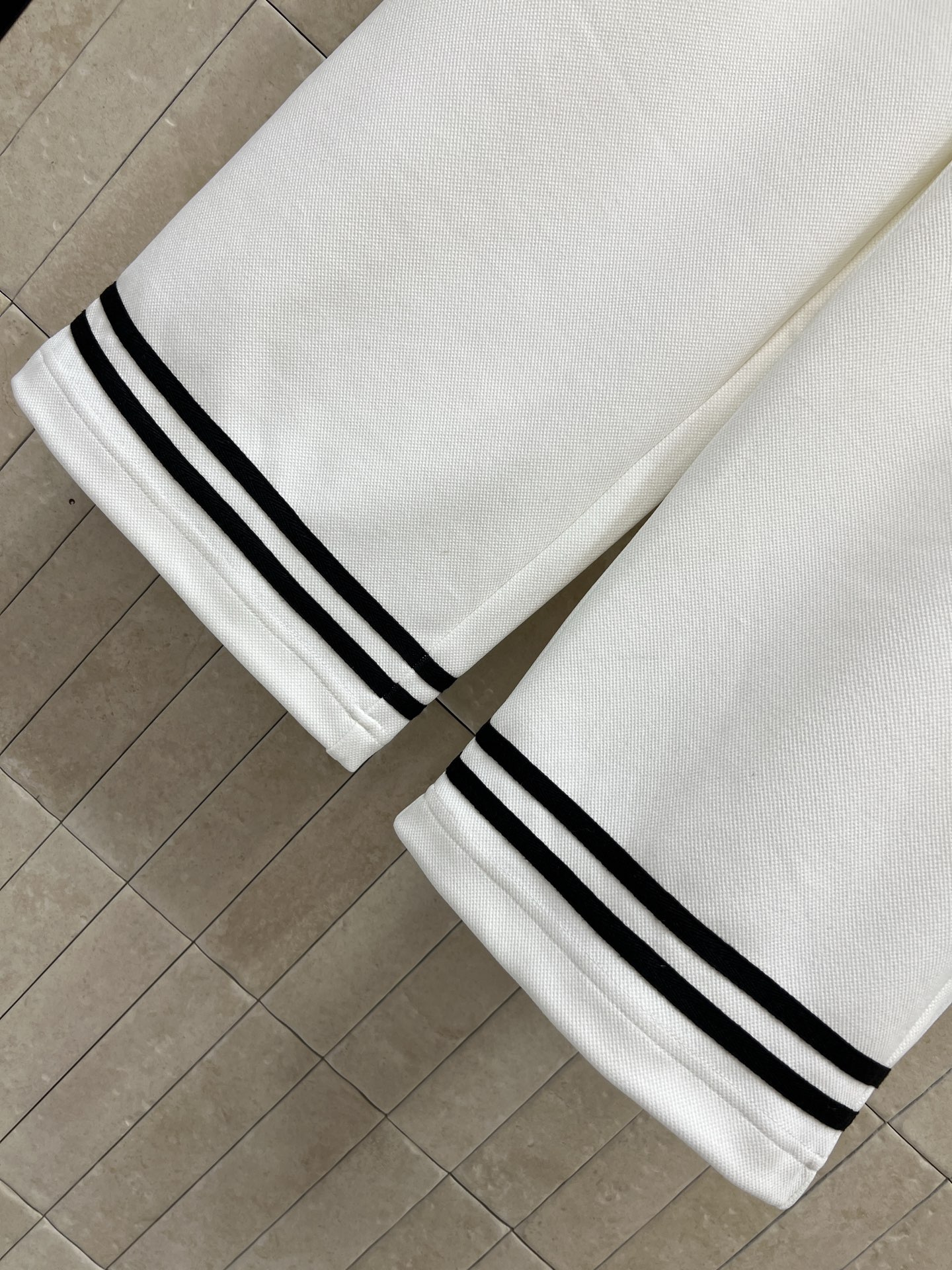 D家 26春夏新款 学院风运动休闲套装 立领拉链外套+宽松阔腿裤 黑白配色简约百搭 外套拉链设计+条纹领