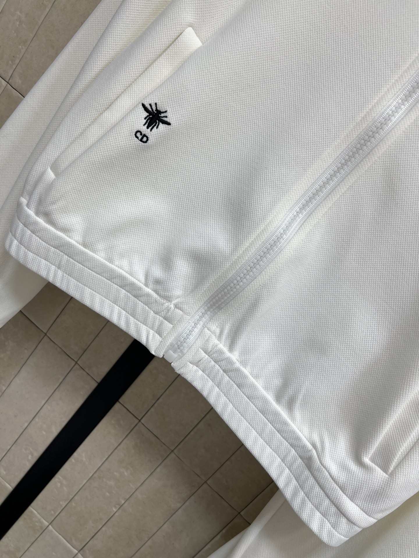 D家 26春夏新款 学院风运动休闲套装 立领拉链外套+宽松阔腿裤 黑白配色简约百搭 外套拉链设计+条纹领