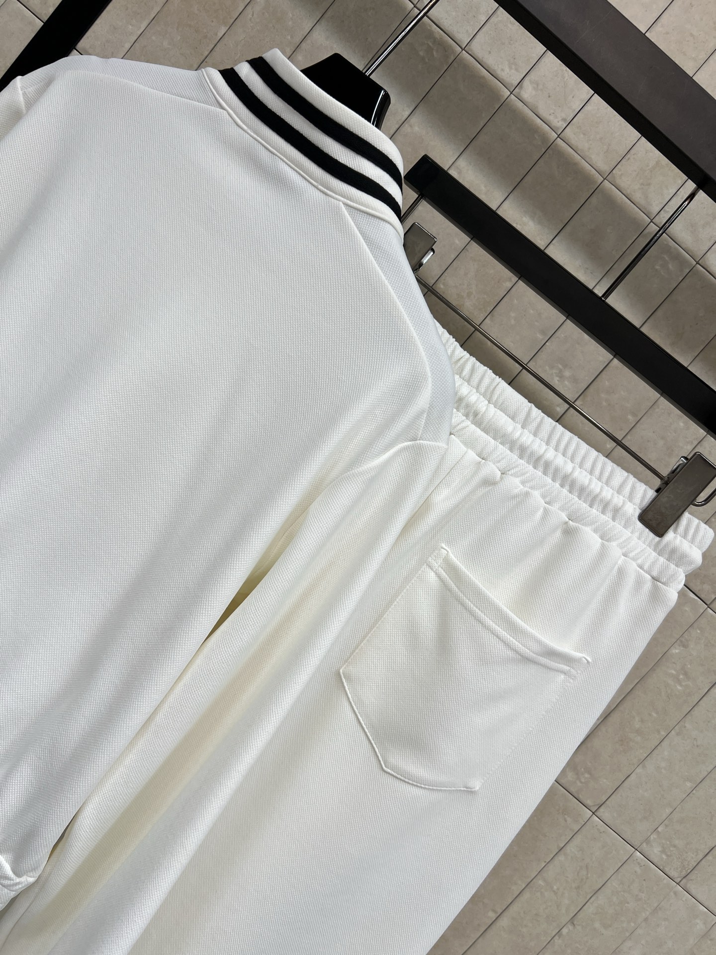 D家 26春夏新款 学院风运动休闲套装 立领拉链外套+宽松阔腿裤 黑白配色简约百搭 外套拉链设计+条纹领