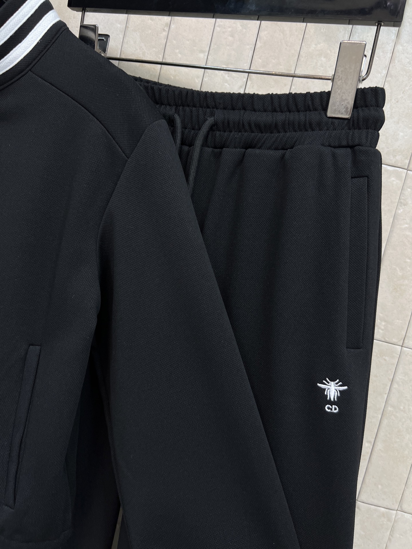 D家 26春夏新款 学院风运动休闲套装 立领拉链外套+宽松阔腿裤 黑白配色简约百搭 外套拉链设计+条纹领