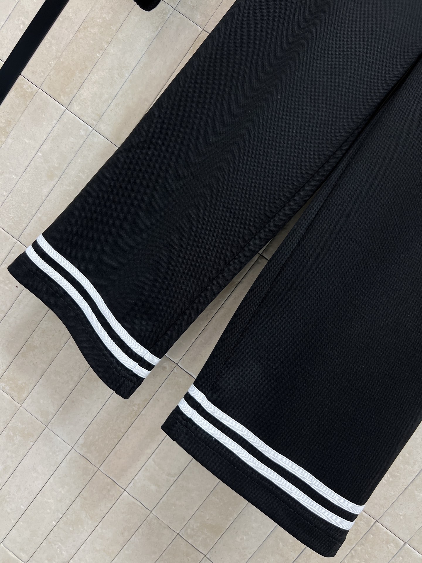 D家 26春夏新款 学院风运动休闲套装 立领拉链外套+宽松阔腿裤 黑白配色简约百搭 外套拉链设计+条纹领