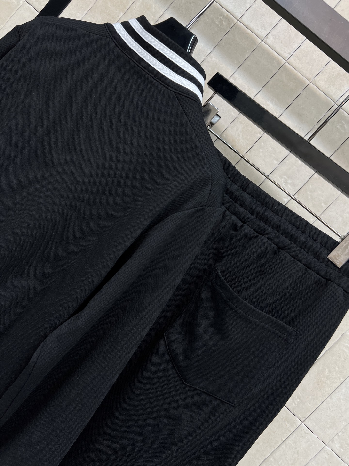 D家 26春夏新款 学院风运动休闲套装 立领拉链外套+宽松阔腿裤 黑白配色简约百搭 外套拉链设计+条纹领