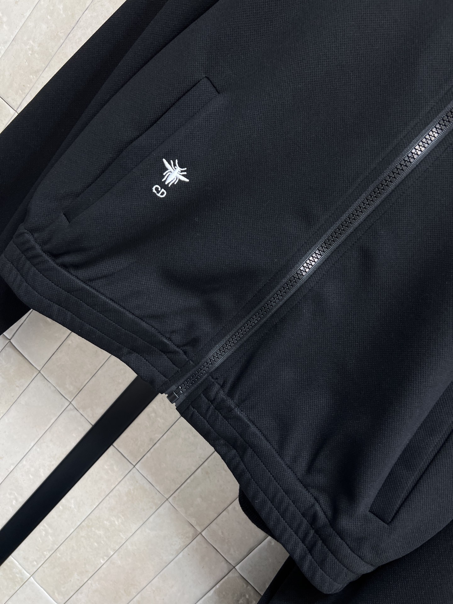 D家 26春夏新款 学院风运动休闲套装 立领拉链外套+宽松阔腿裤 黑白配色简约百搭 外套拉链设计+条纹领