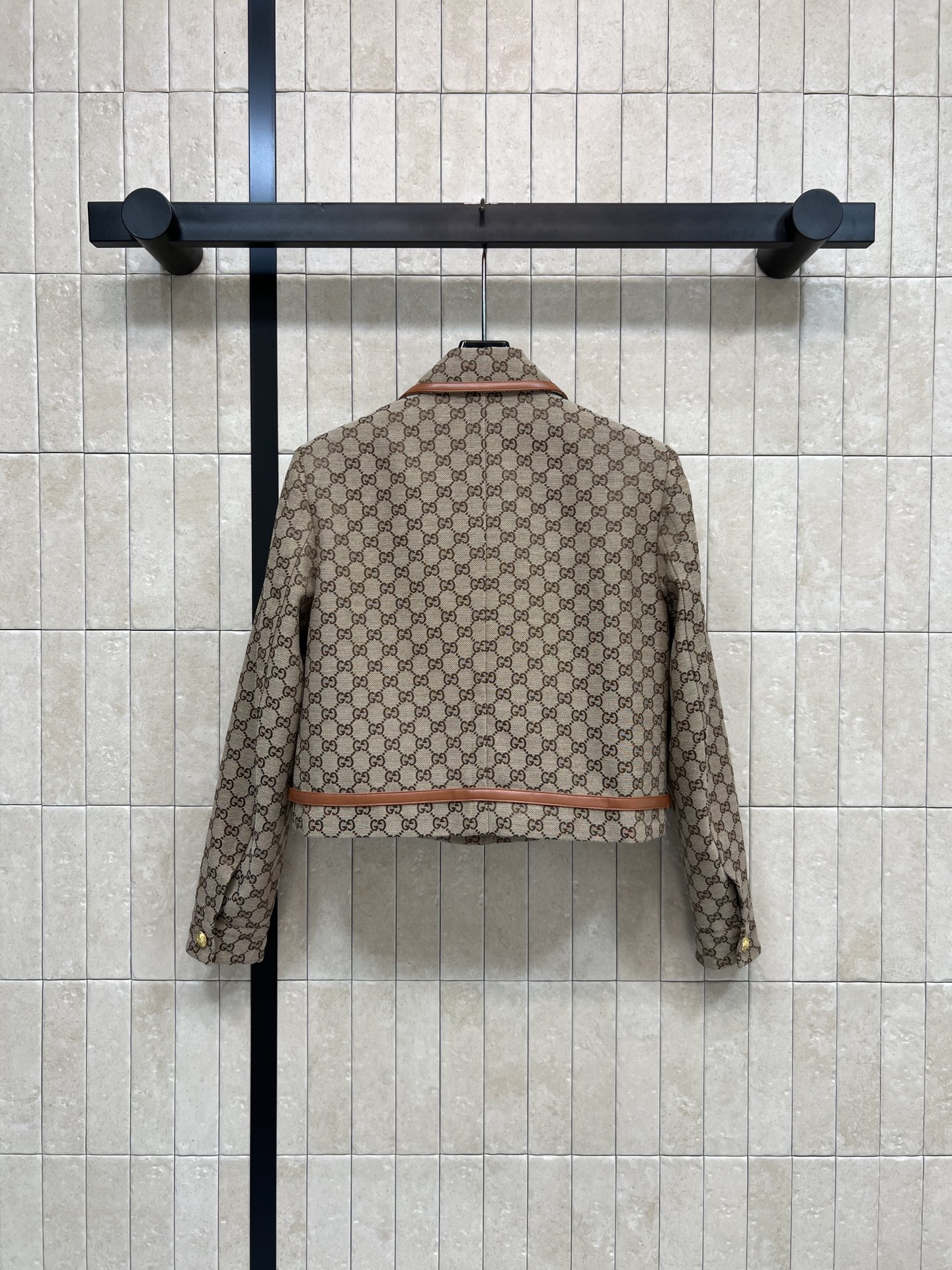 G家 26春夏新款 双G提花短款外套 复古与现代感兼具 标志性双G图案超有辨识度！棕色皮革滚边+金属纽扣