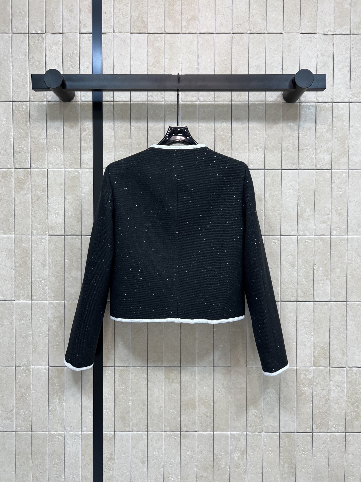 G家 26春夏新款 小香风黑色外套 经典圆领+白色滚边 简约优雅又精致 黑色花呢混纺面料 点缀细闪 低调