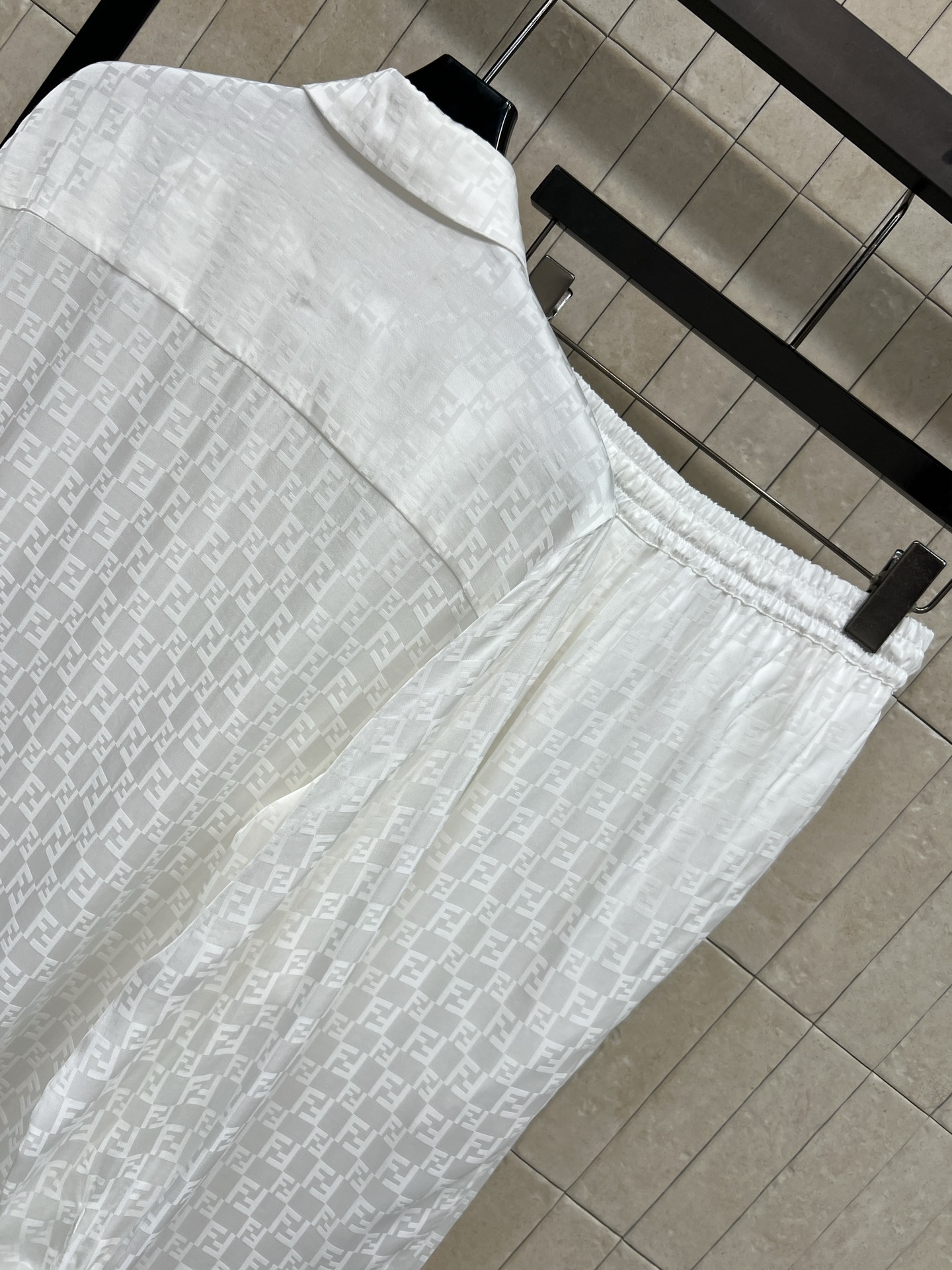 FD家 26春夏新款 FF提花衬衫+休闲裤套装 简约又有细节感 轻薄透气 春夏穿超舒服！FF纹理低调有层