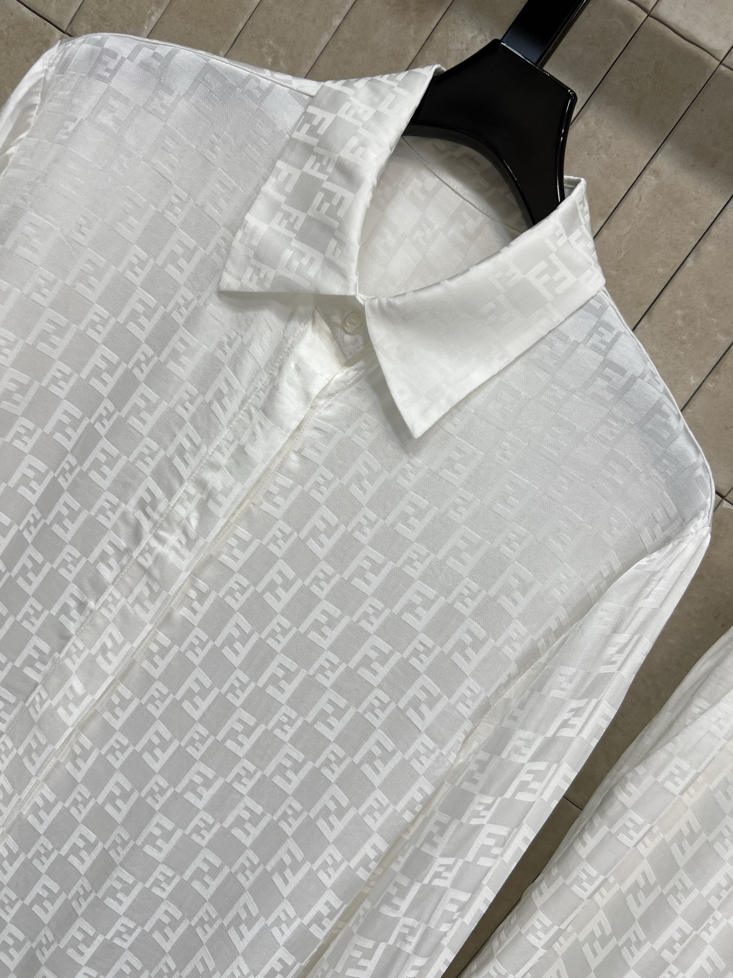 FD家 26春夏新款 FF提花衬衫+休闲裤套装 简约又有细节感 轻薄透气 春夏穿超舒服！FF纹理低调有层